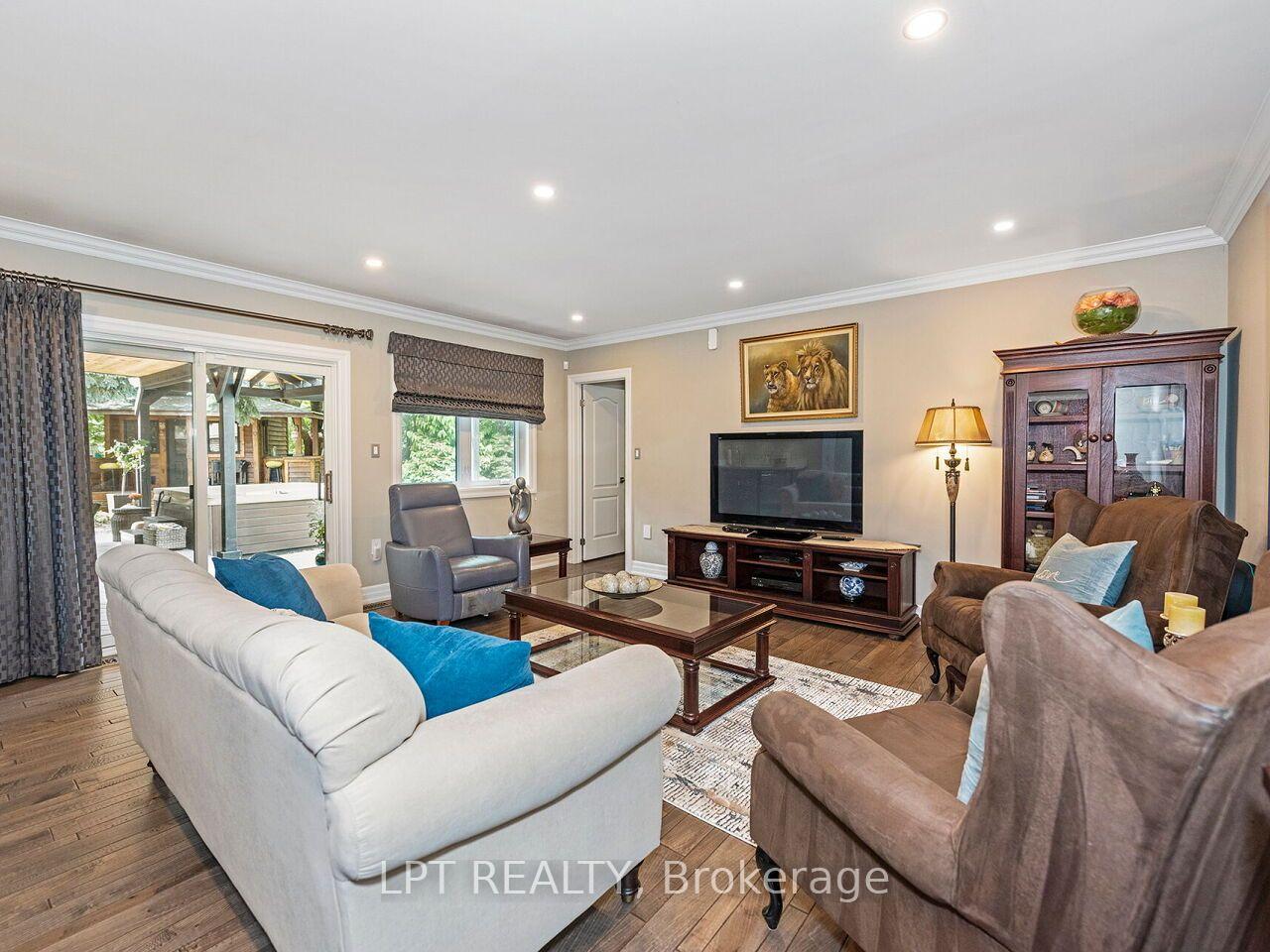Photo 17 of 493 Tipperton Crescent, Oakville, West — HOMEH