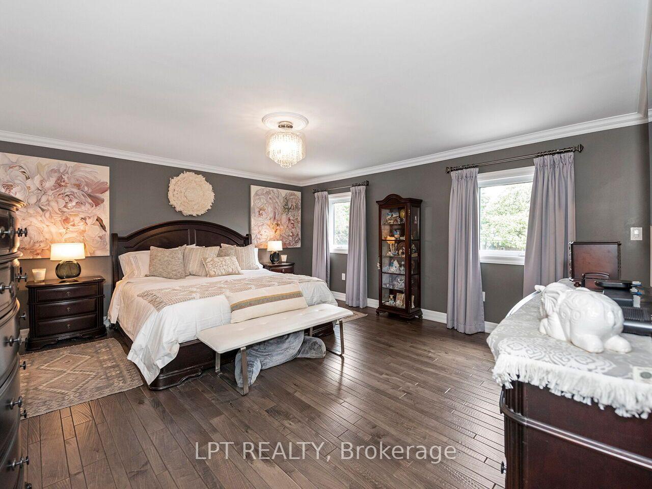 Photo 21 of 493 Tipperton Crescent, Oakville, West — HOMEH