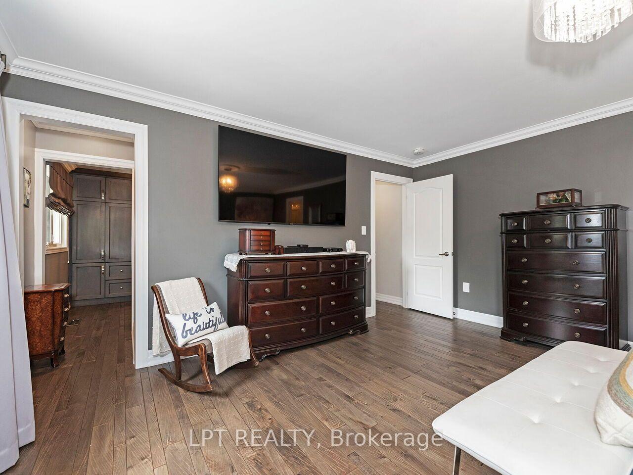 Photo 23 of 493 Tipperton Crescent, Oakville, West — HOMEH
