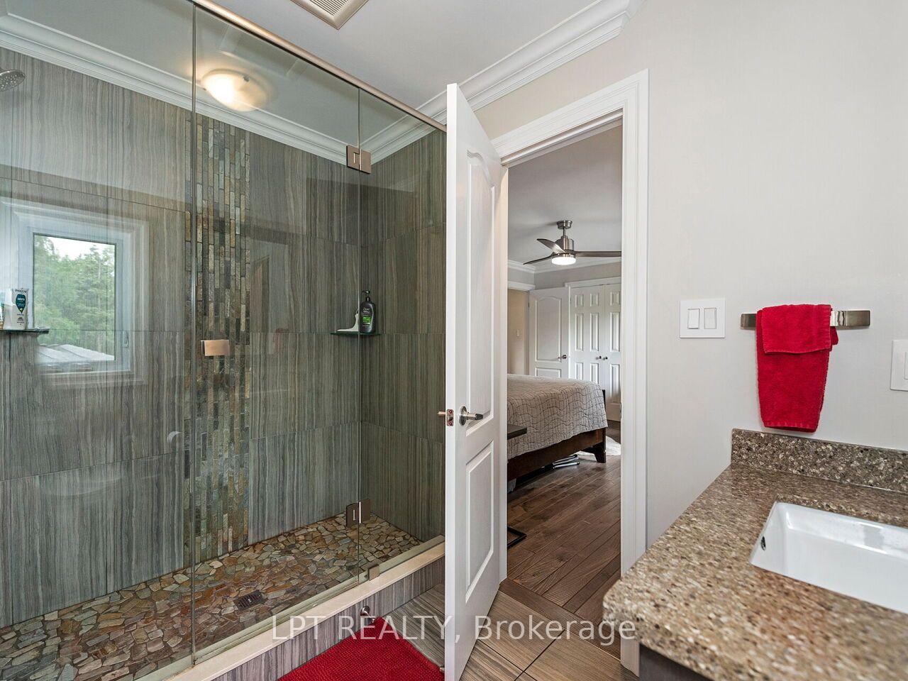 Photo 31 of 493 Tipperton Crescent, Oakville, West — HOMEH