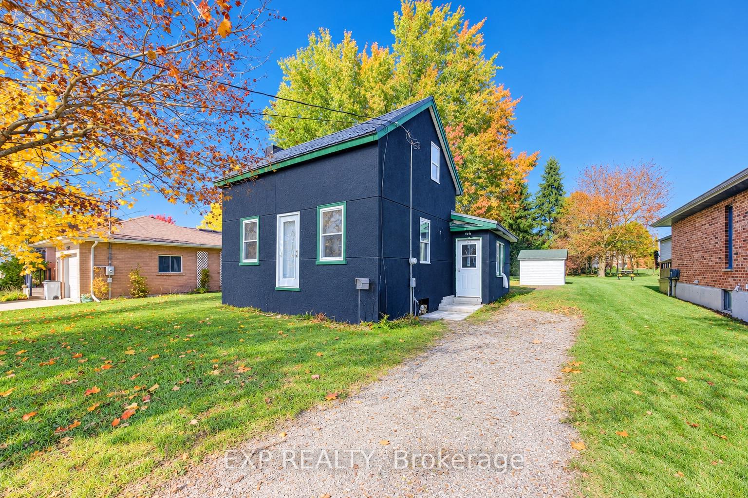 Photo of 745 Binning Street W