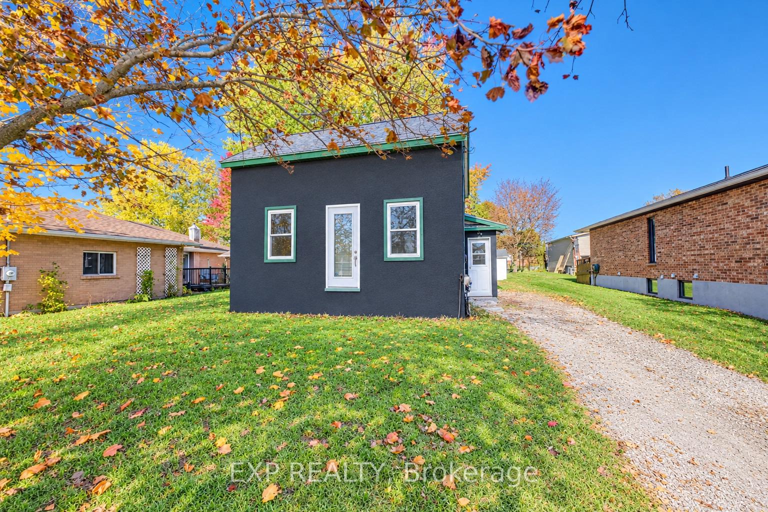 Photo 2 of 745 Binning Street W, North Perth, Listowel — HOMEH