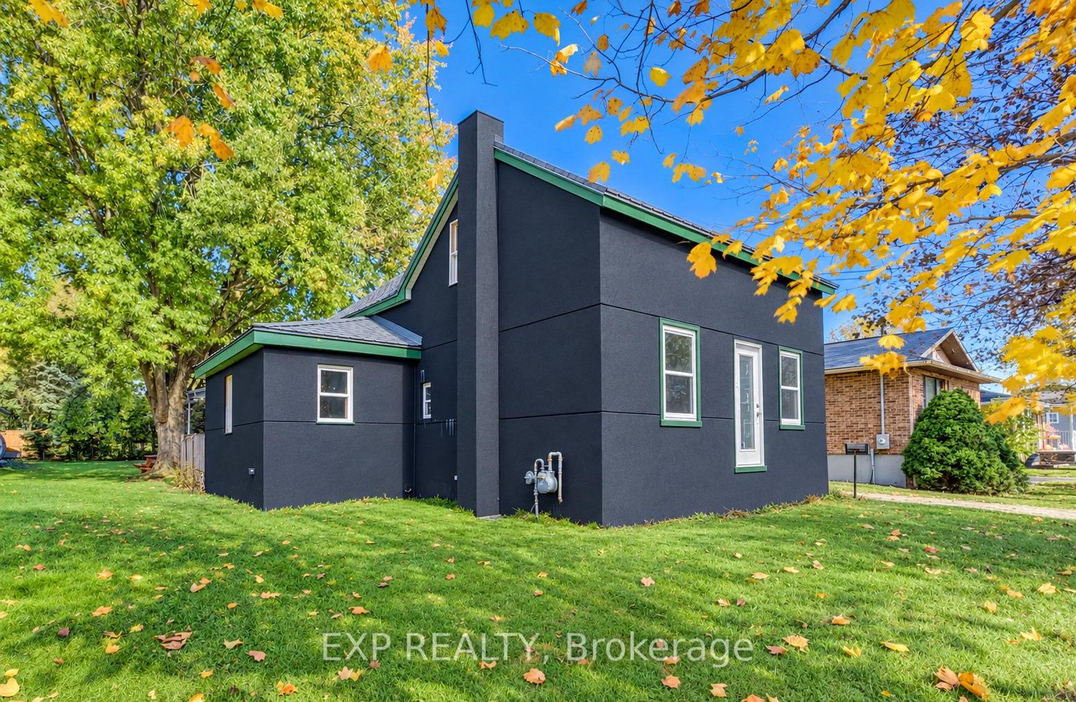Photo 4 of 745 Binning Street W, North Perth, Listowel — HOMEH