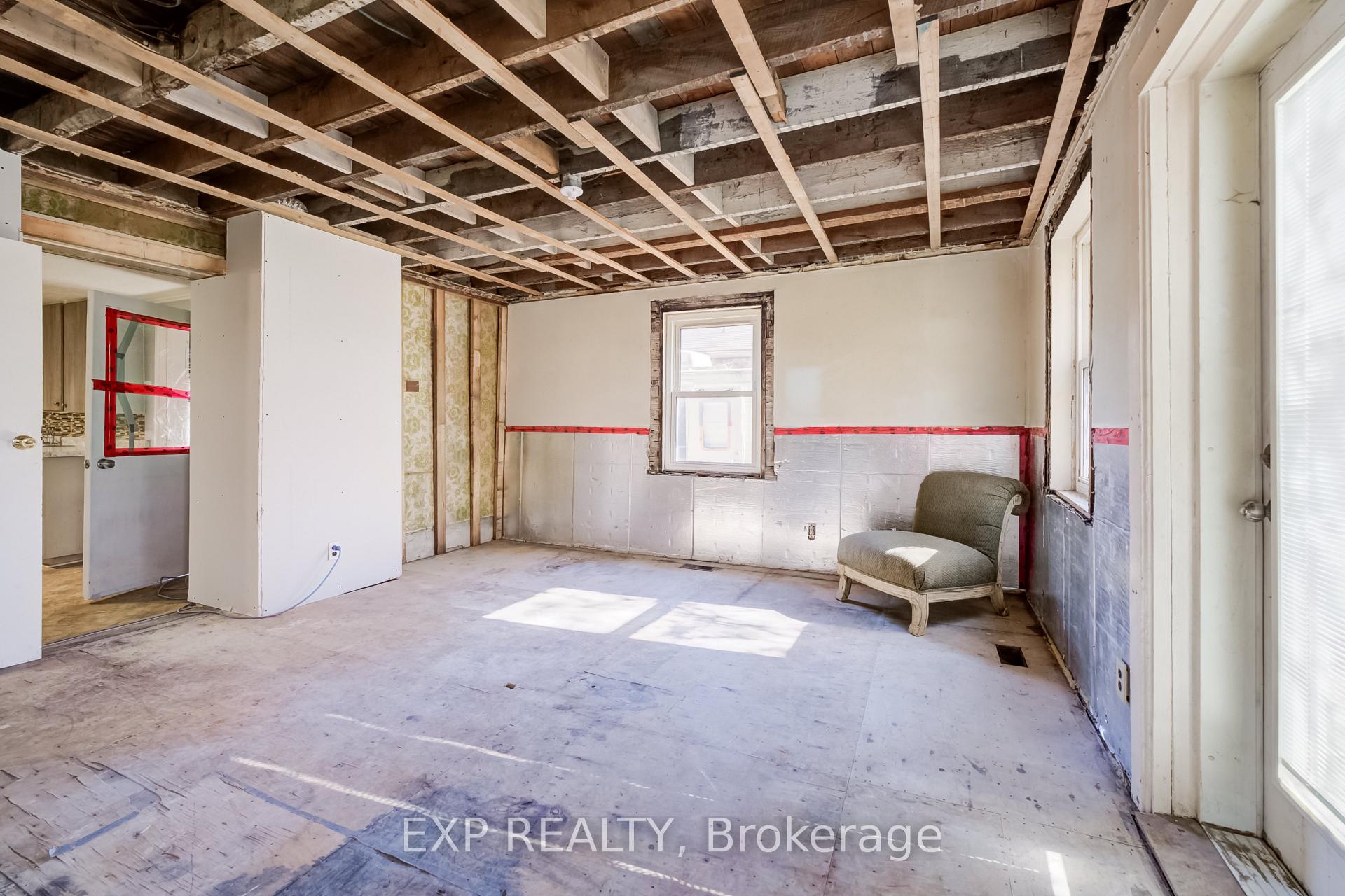 Photo 6 of 745 Binning Street W, North Perth, Listowel — HOMEH