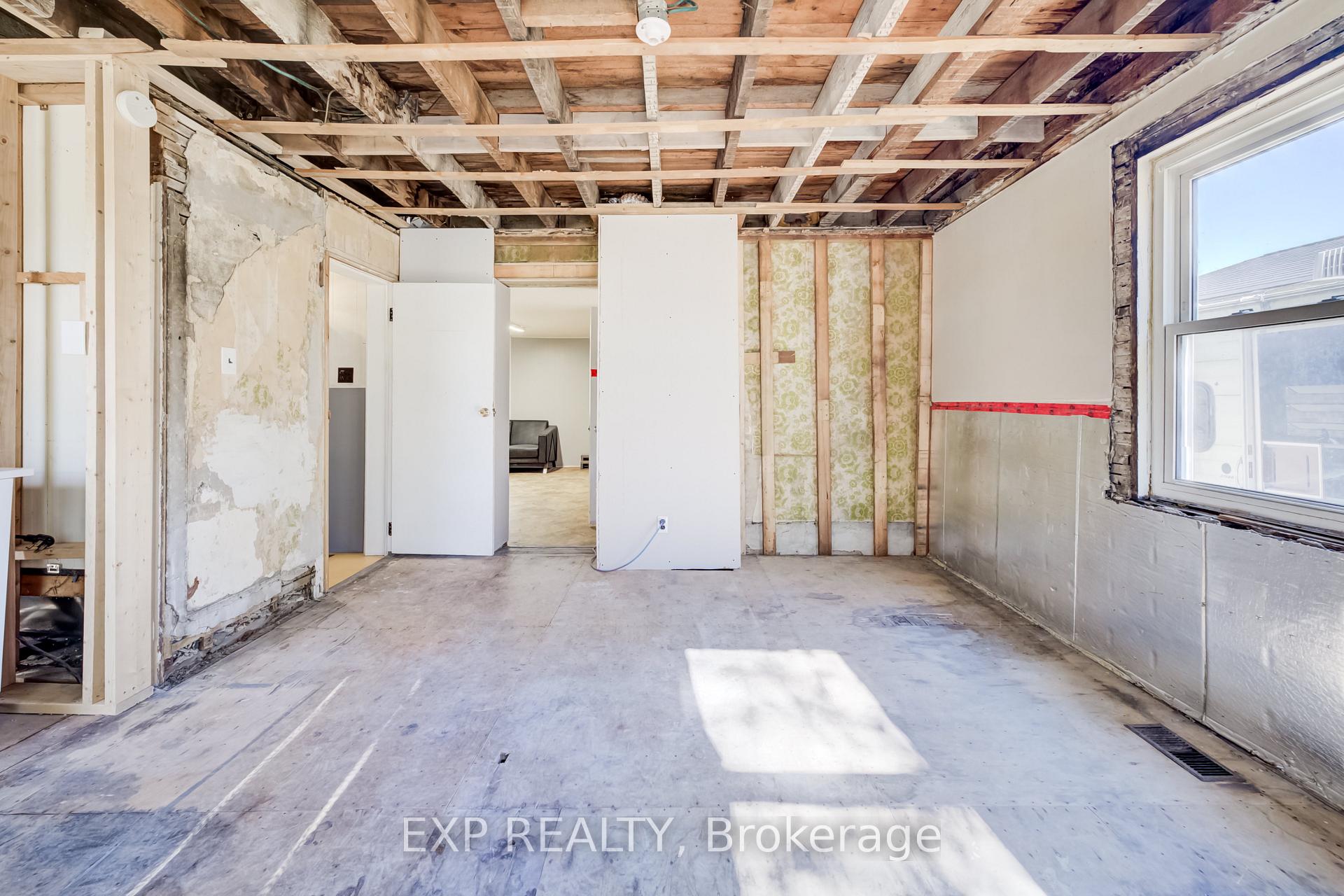 Photo 8 of 745 Binning Street W, North Perth, Listowel — HOMEH