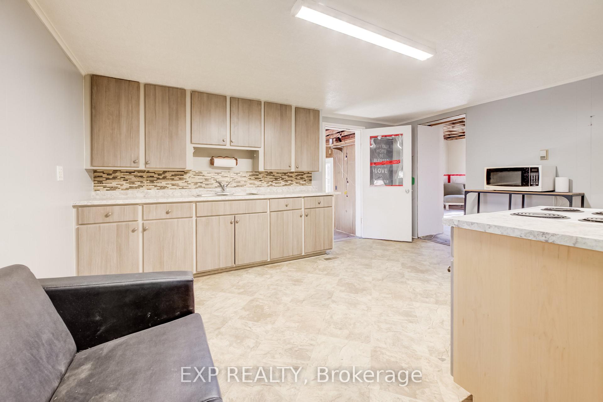 Photo 12 of 745 Binning Street W, North Perth, Listowel — HOMEH