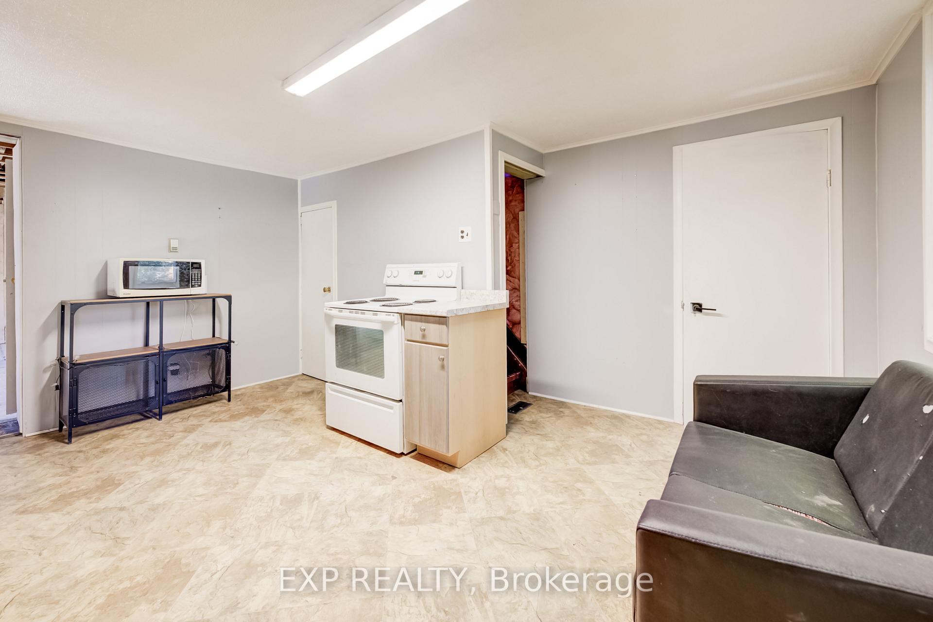 Photo 13 of 745 Binning Street W, North Perth, Listowel — HOMEH