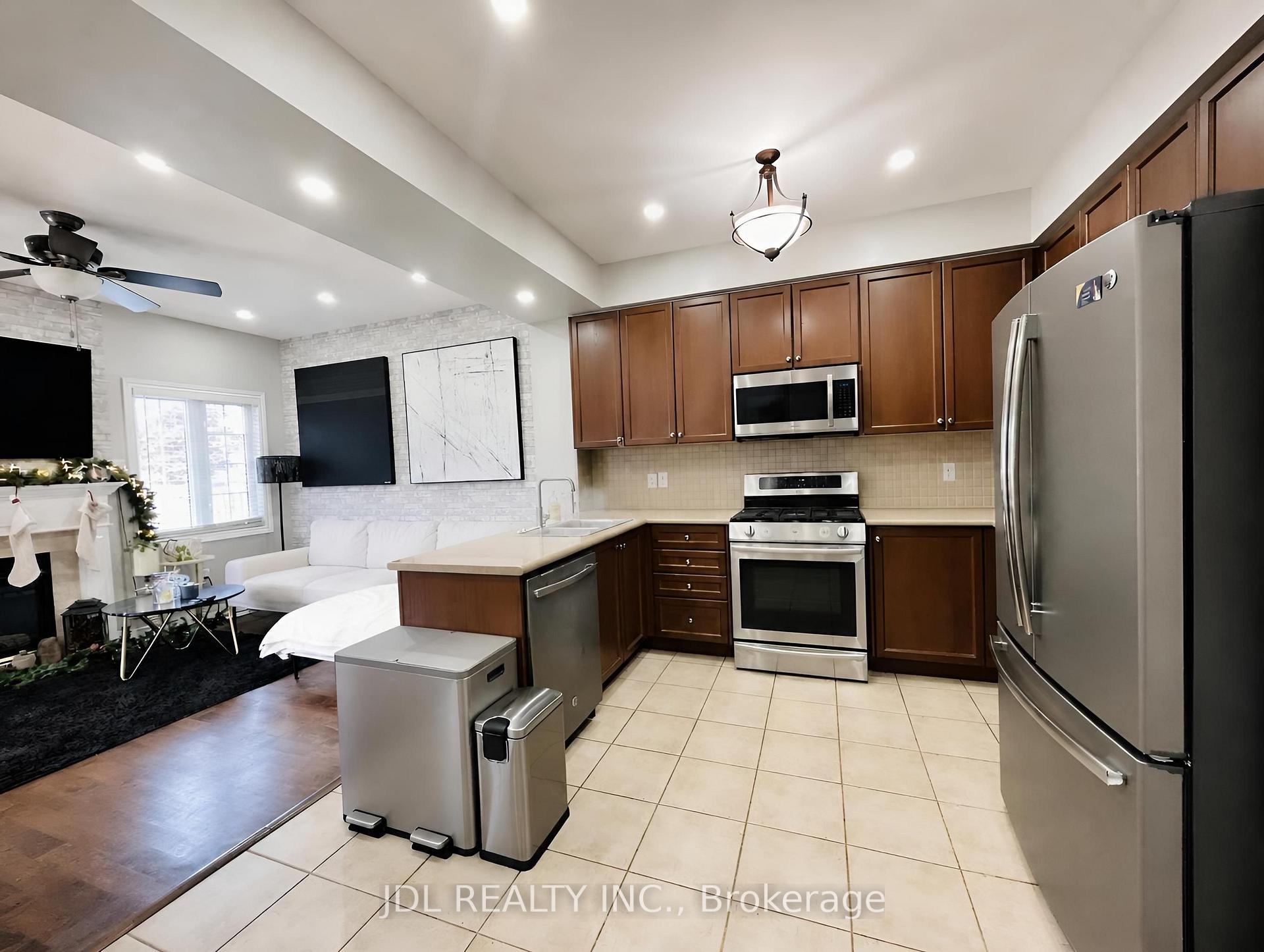 Photo 8 of 36 Laurelbank Crescent, Georgina, Keswick North — HOMEH