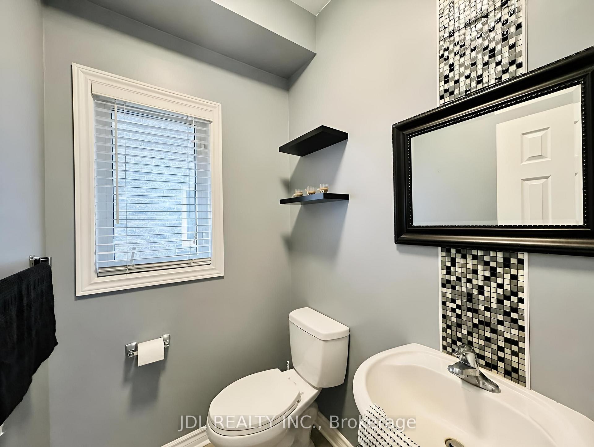 Photo 12 of 36 Laurelbank Crescent, Georgina, Keswick North — HOMEH