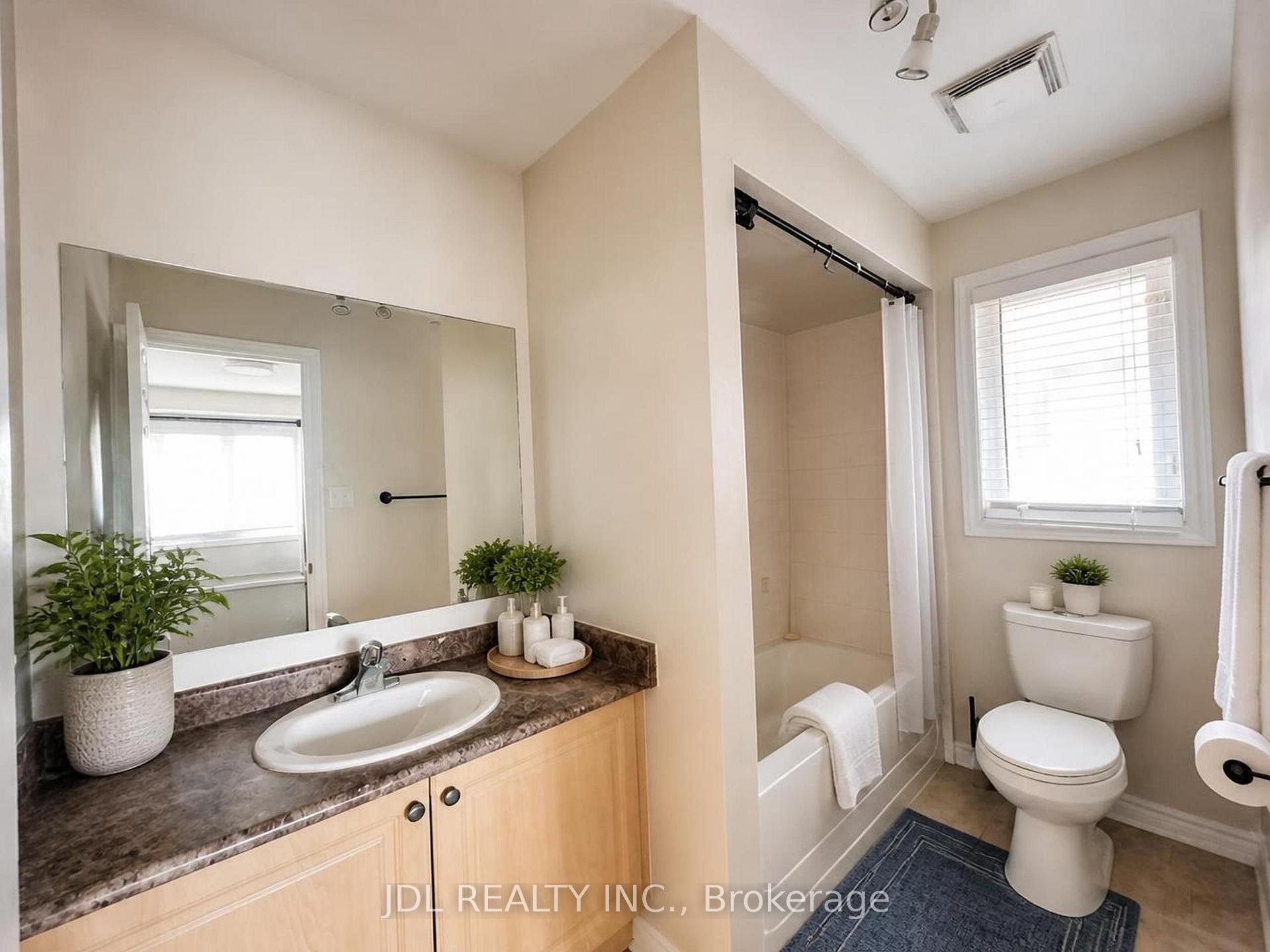 Photo 16 of 36 Laurelbank Crescent, Georgina, Keswick North — HOMEH
