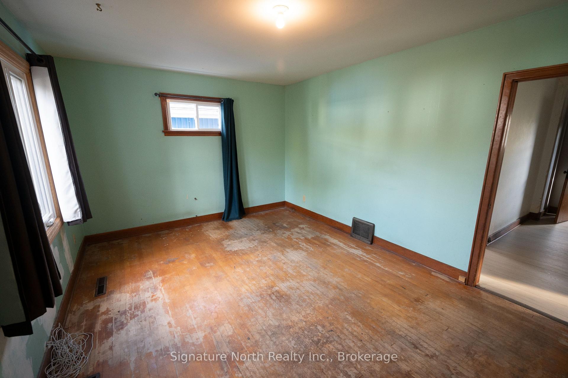 Photo 8 of 174 Clarke Street, Thunder Bay, Court / Cumberland — HOMEH