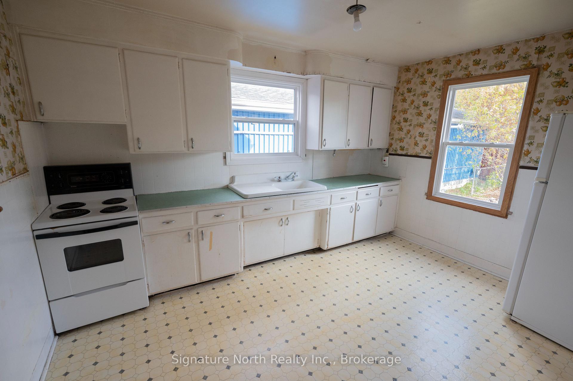 Photo 17 of 174 Clarke Street, Thunder Bay, Court / Cumberland — HOMEH