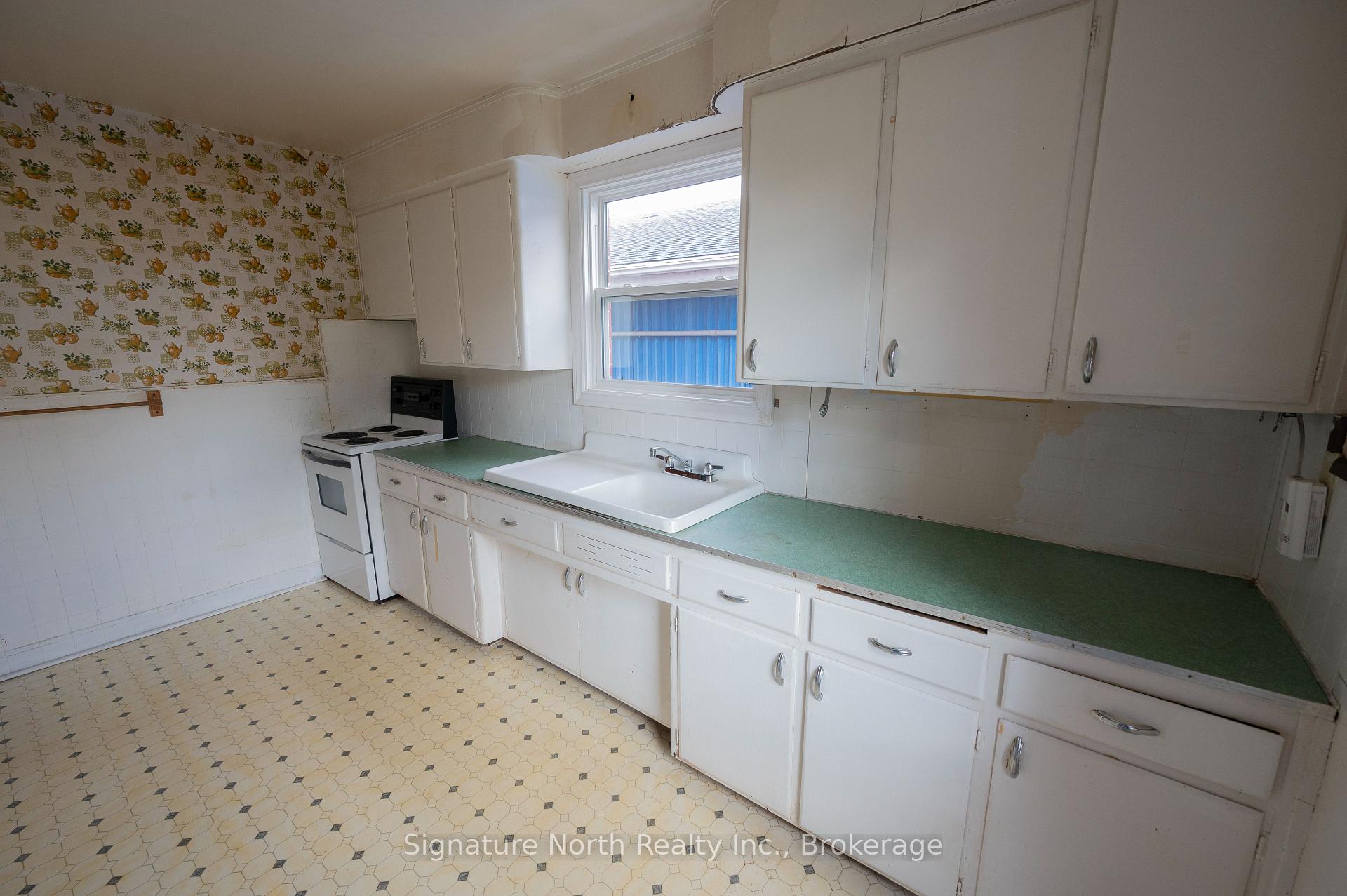 Photo 18 of 174 Clarke Street, Thunder Bay, Court / Cumberland — HOMEH