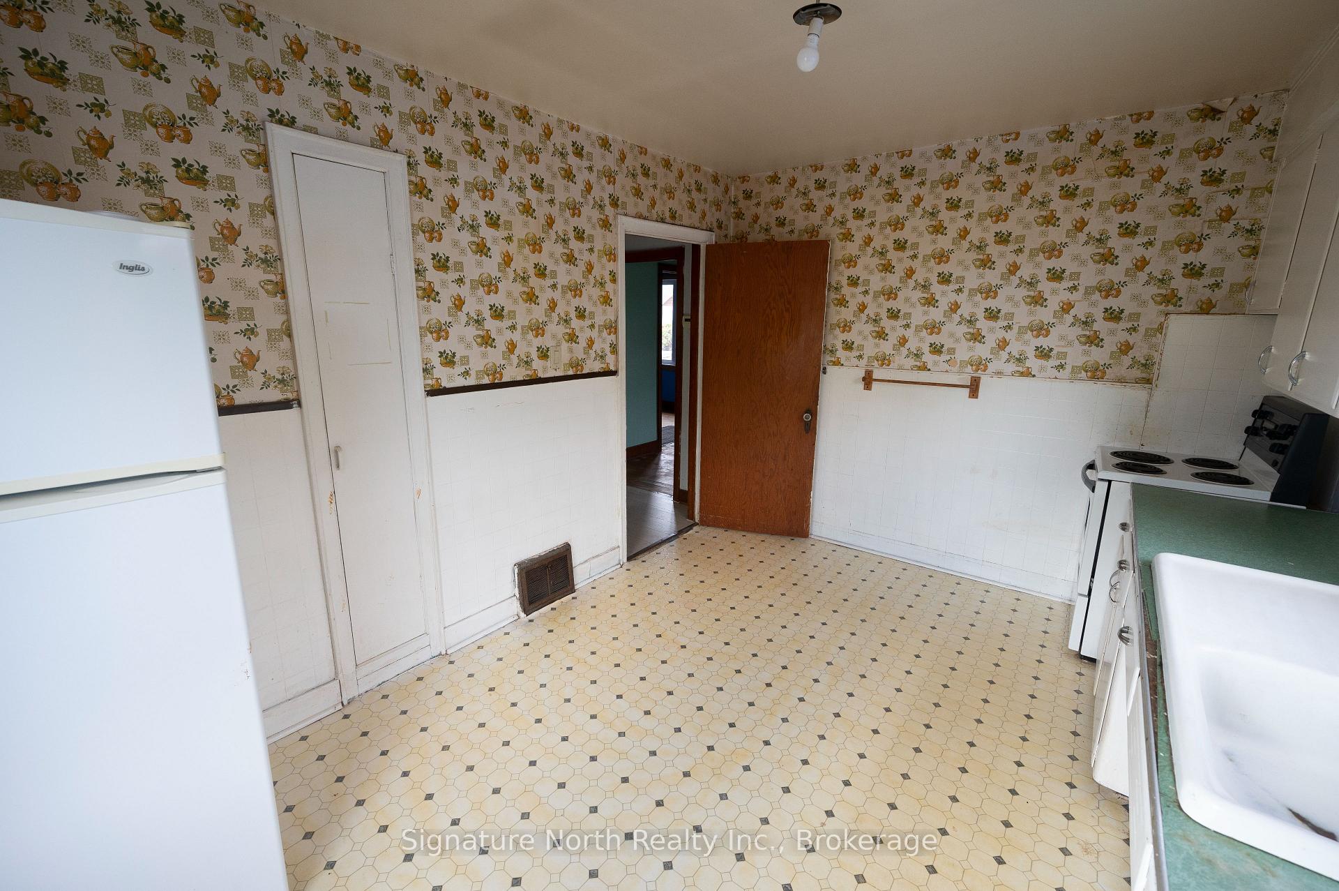 Photo 19 of 174 Clarke Street, Thunder Bay, Court / Cumberland — HOMEH