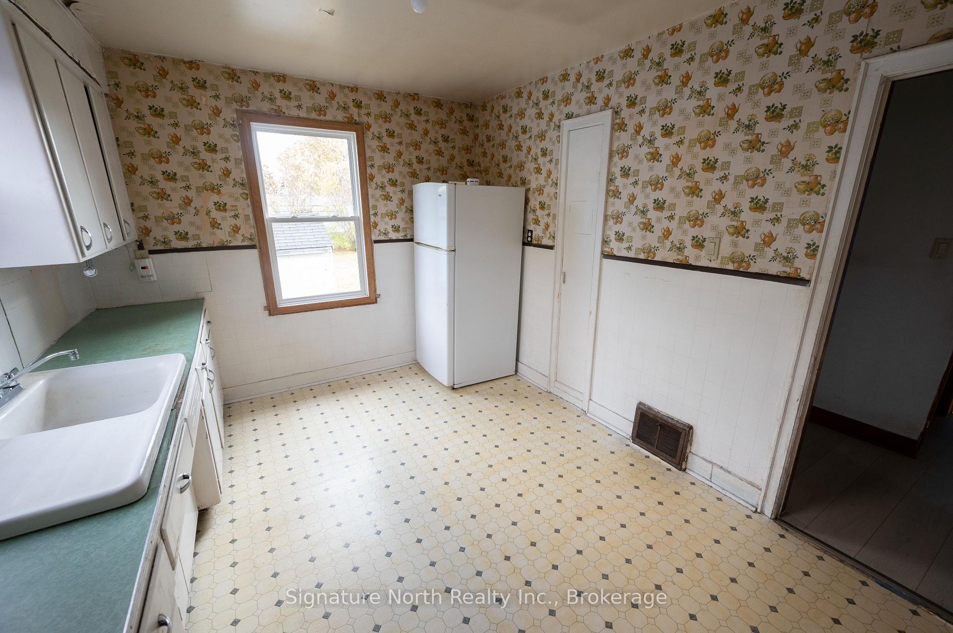 Photo 20 of 174 Clarke Street, Thunder Bay, Court / Cumberland — HOMEH