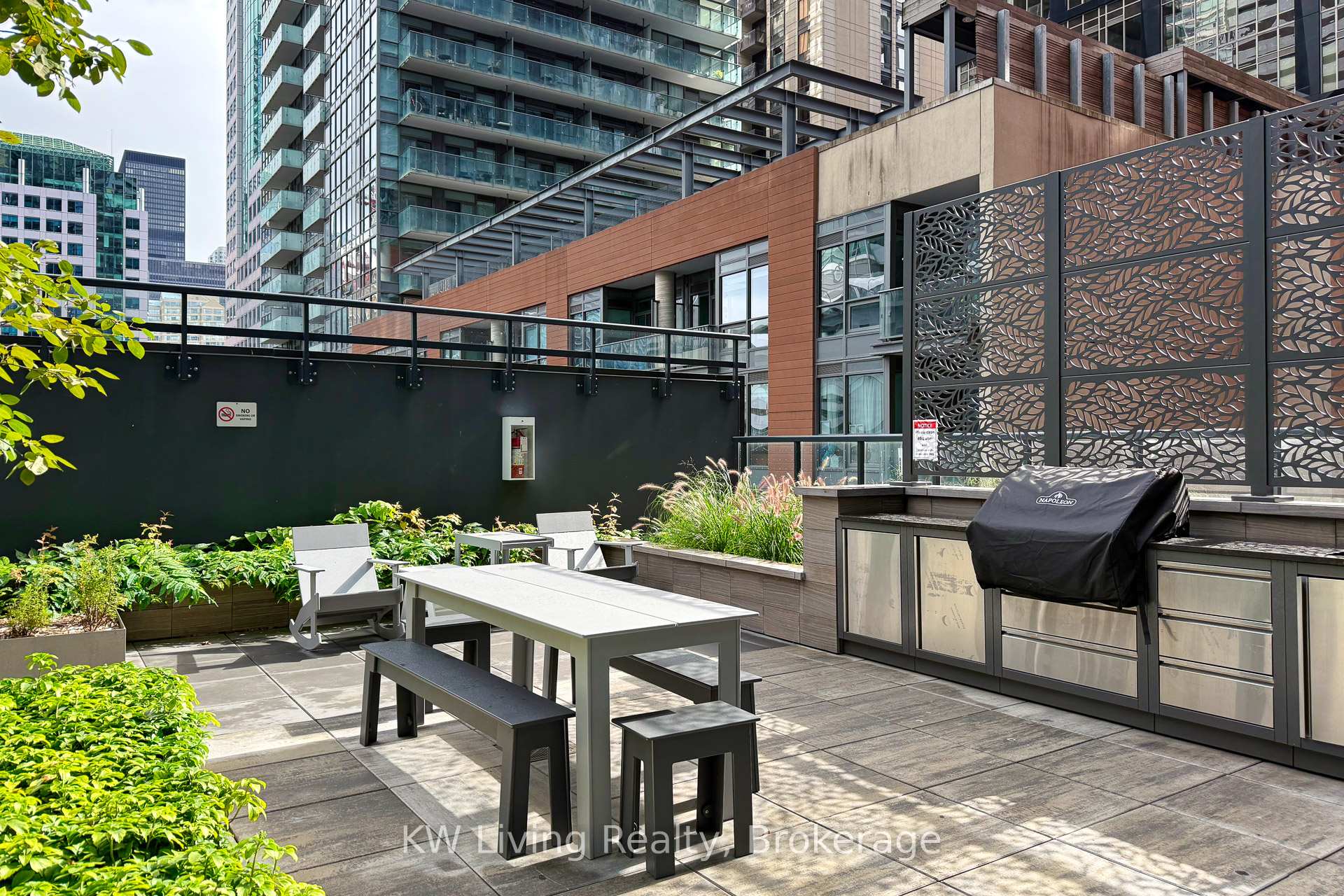 Photo 16 of Unit 902, 327 King Street W, Toronto, Waterfront Communities — HOMEH