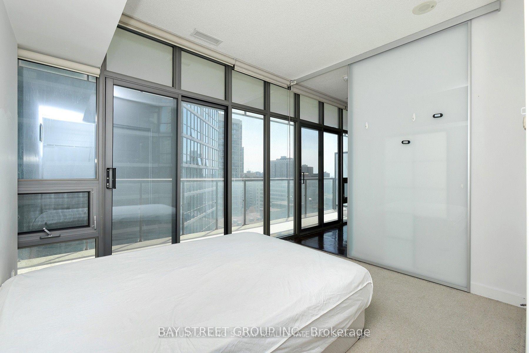 Photo 6 of Unit 1401, 33 Charles Street E, Toronto, Church-Yonge Corridor — HOMEH