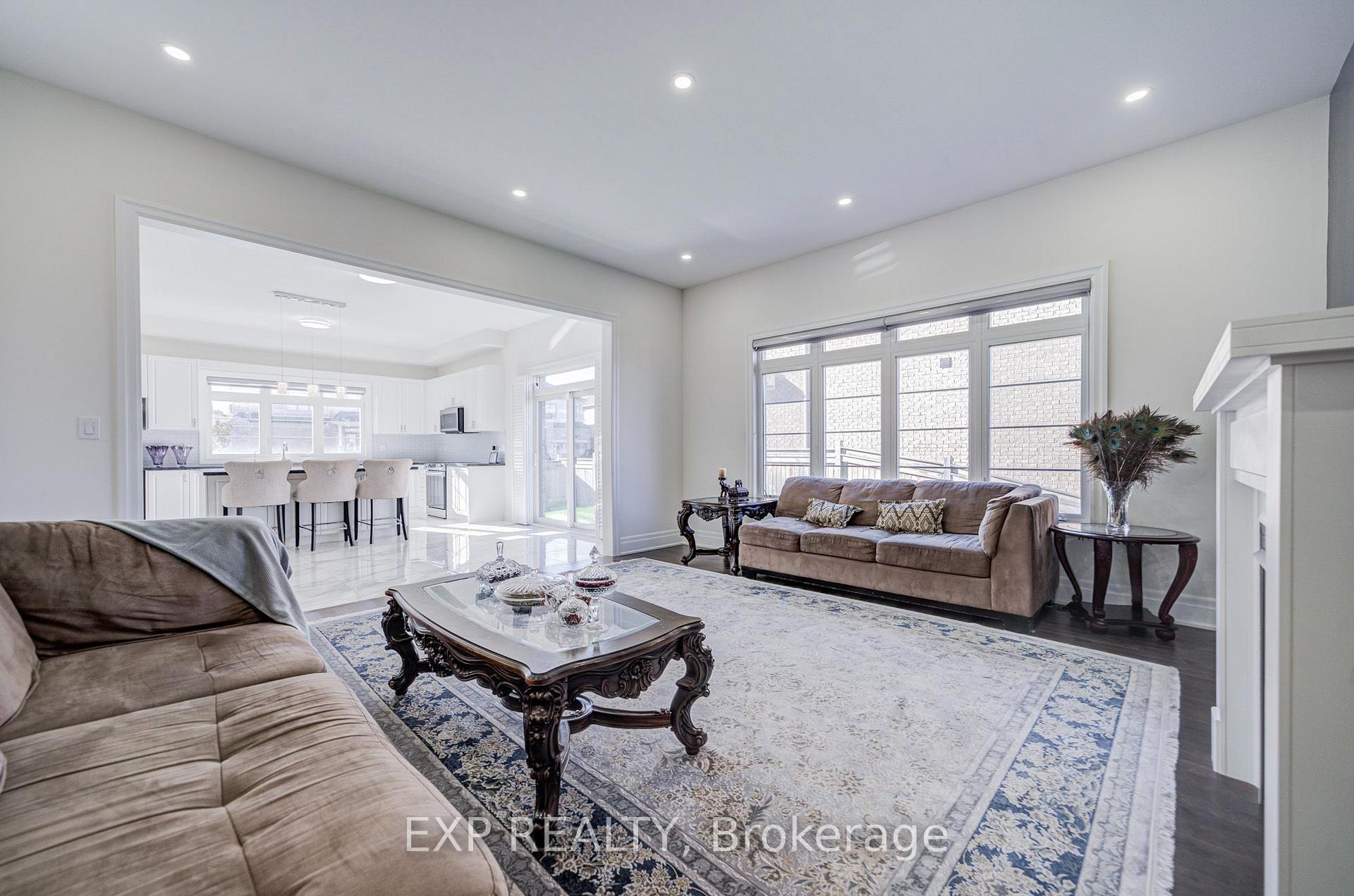 Photo 10 of 2 Pietrowski Drive, Georgina, Keswick North — HOMEH