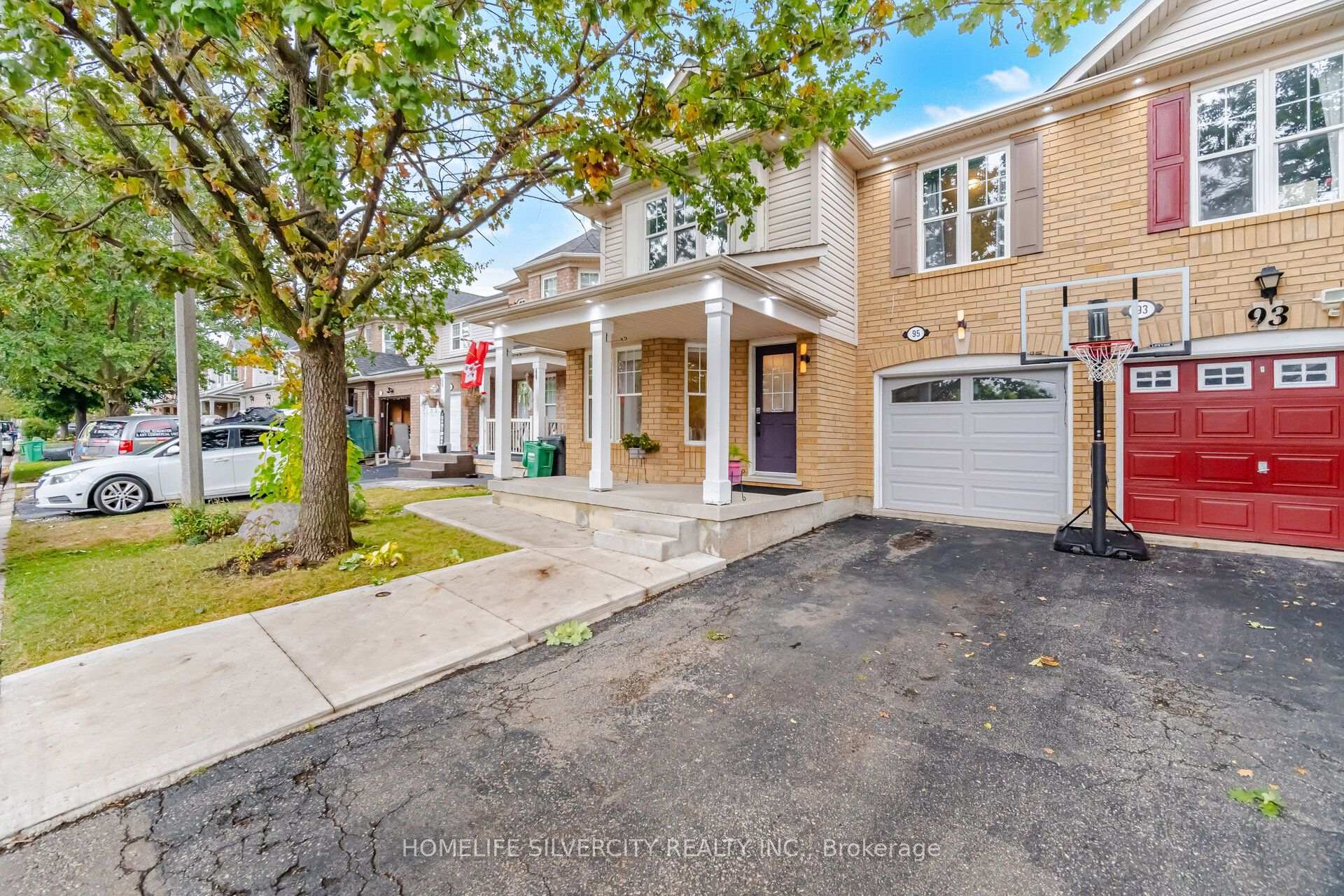 Photo 2 of 95 Sweetwood Circle, Brampton, Fletcher's Meadow — HOMEH