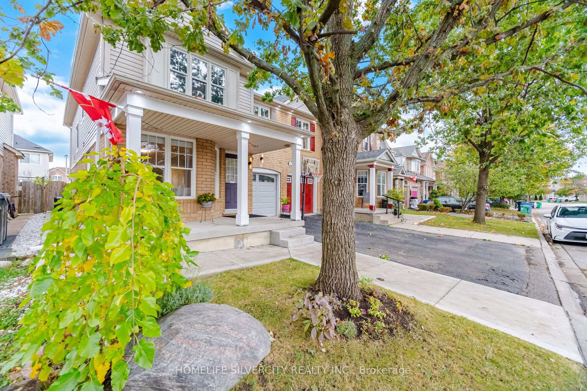 Photo 3 of 95 Sweetwood Circle, Brampton, Fletcher's Meadow — HOMEH