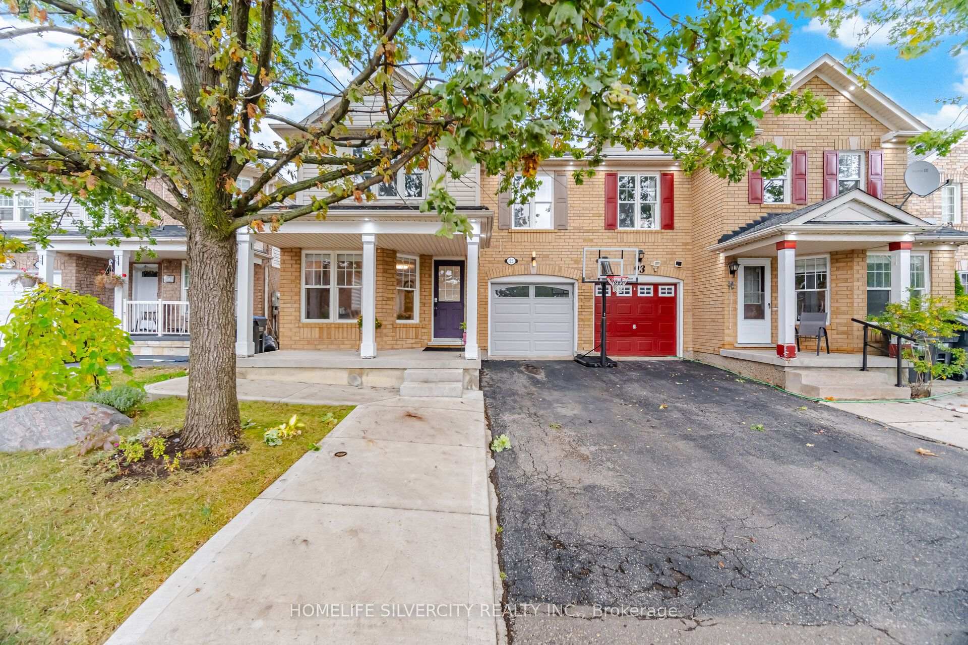 Photo 4 of 95 Sweetwood Circle, Brampton, Fletcher's Meadow — HOMEH