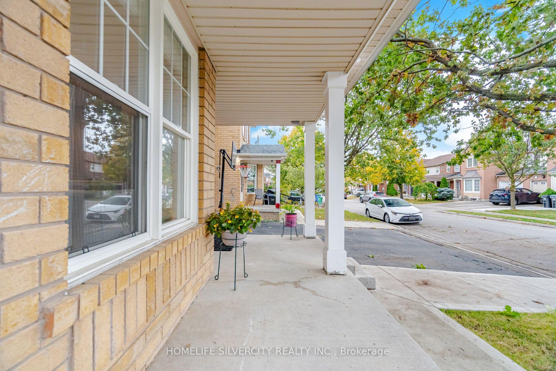 Photo 6 of 95 Sweetwood Circle, Brampton, Fletcher's Meadow — HOMEH