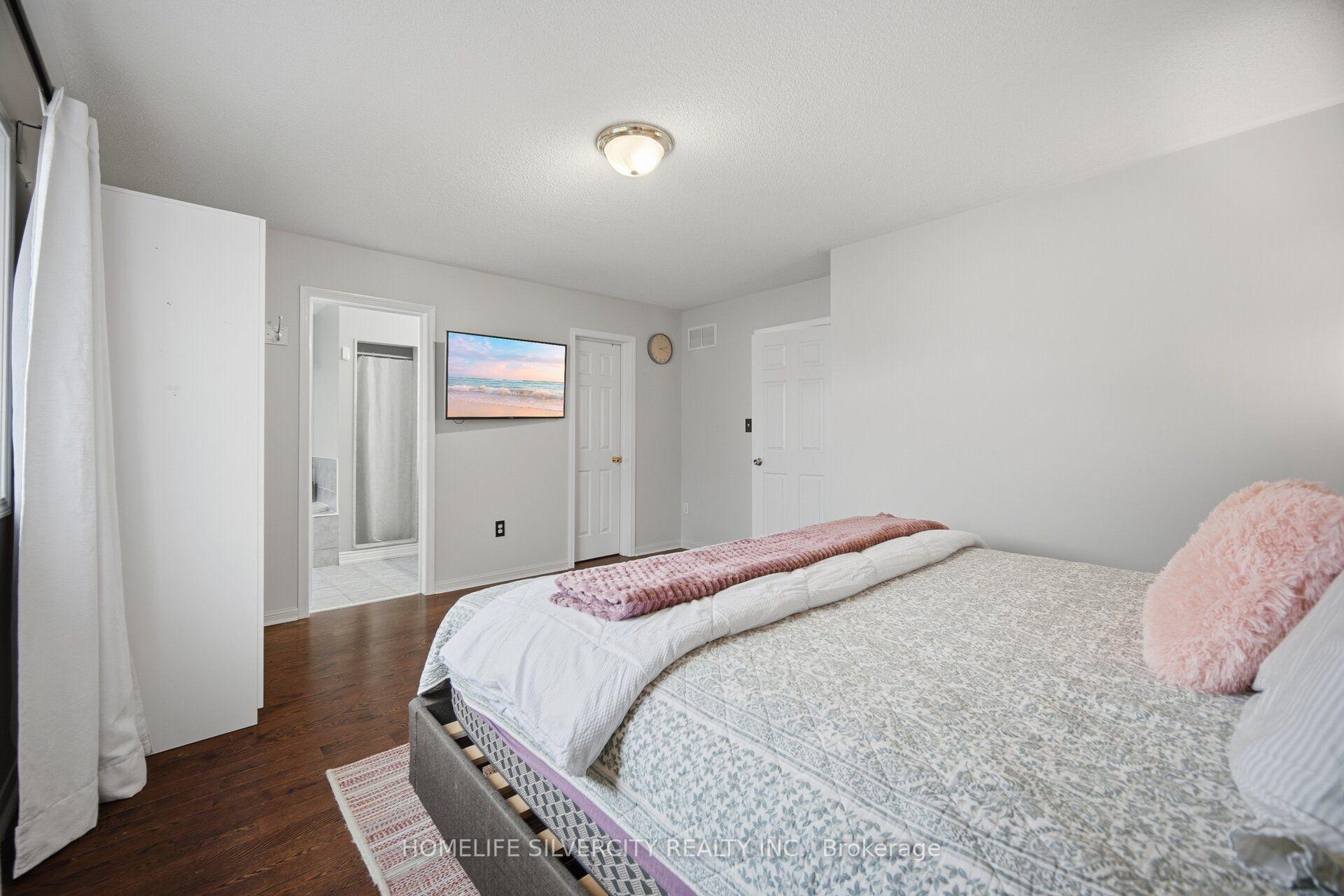 Photo 32 of 95 Sweetwood Circle, Brampton, Fletcher's Meadow — HOMEH