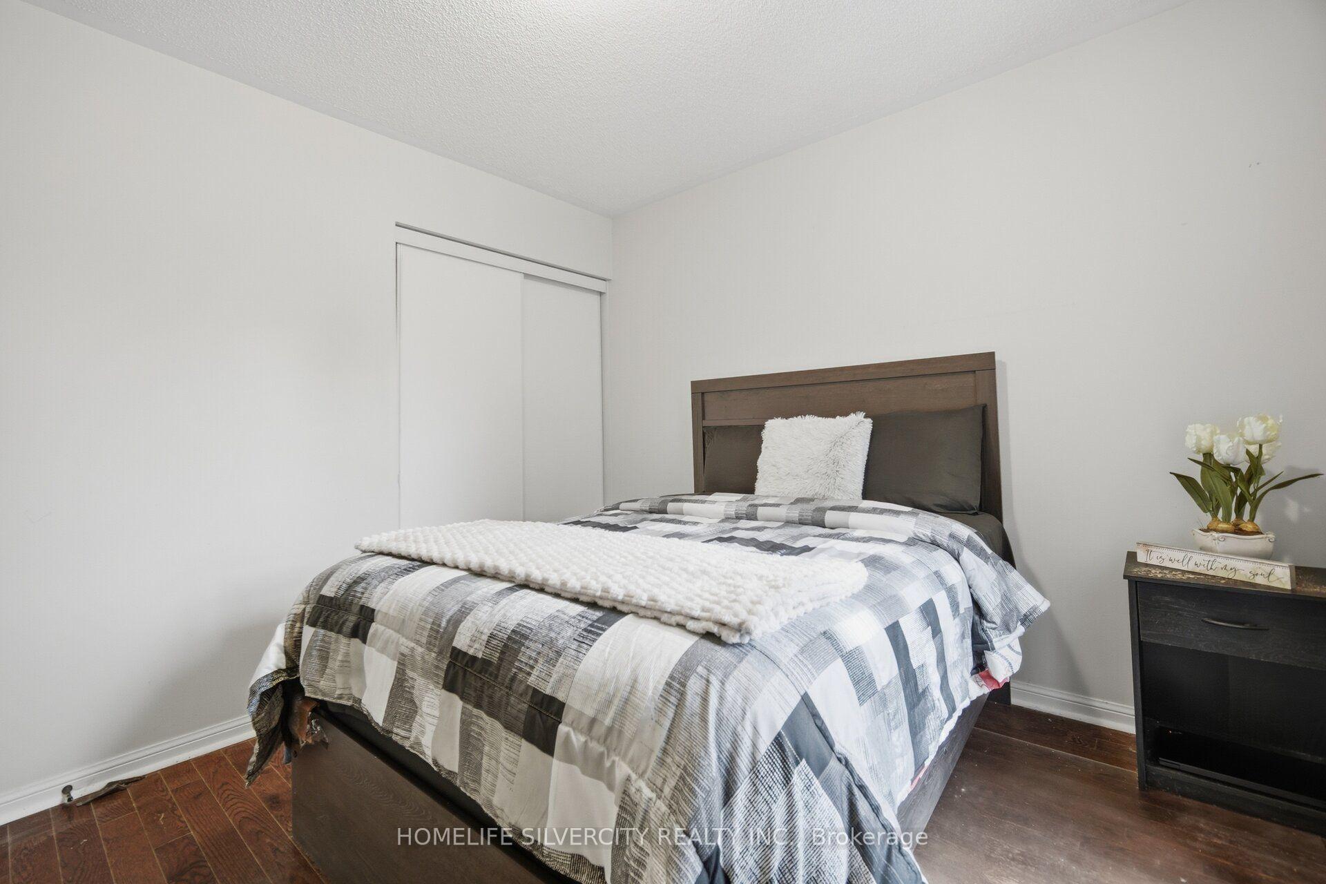 Photo 38 of 95 Sweetwood Circle, Brampton, Fletcher's Meadow — HOMEH