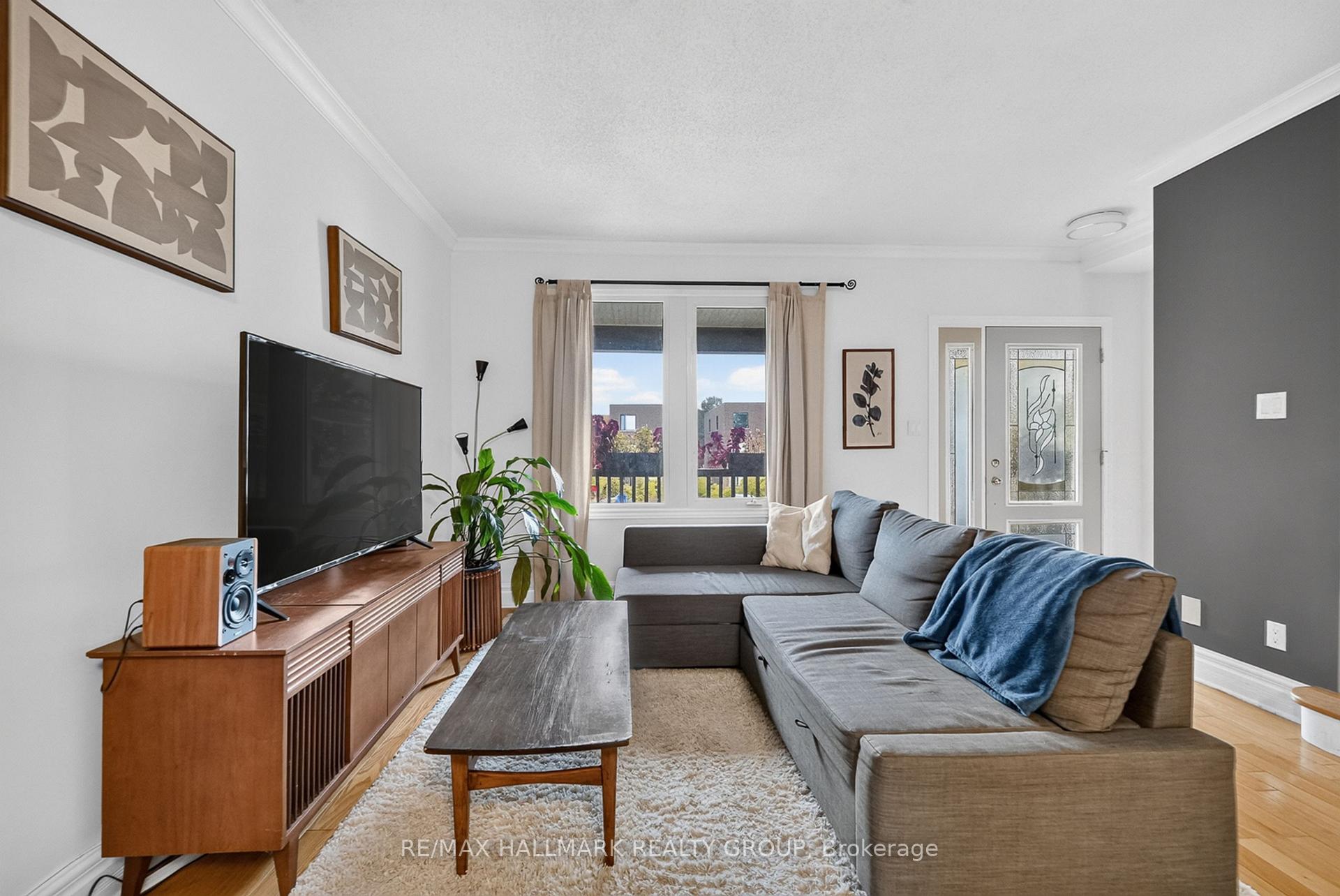 Photo 2 of 256 Joffre-Belanger Way, Ottawa, Vanier — HOMEH
