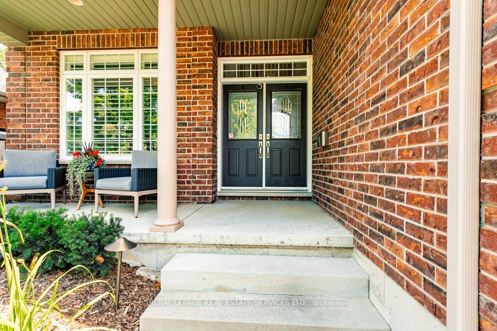 Photo 3 of 560 Lakeview Drive, Woodstock, Woodstock - North — HOMEH