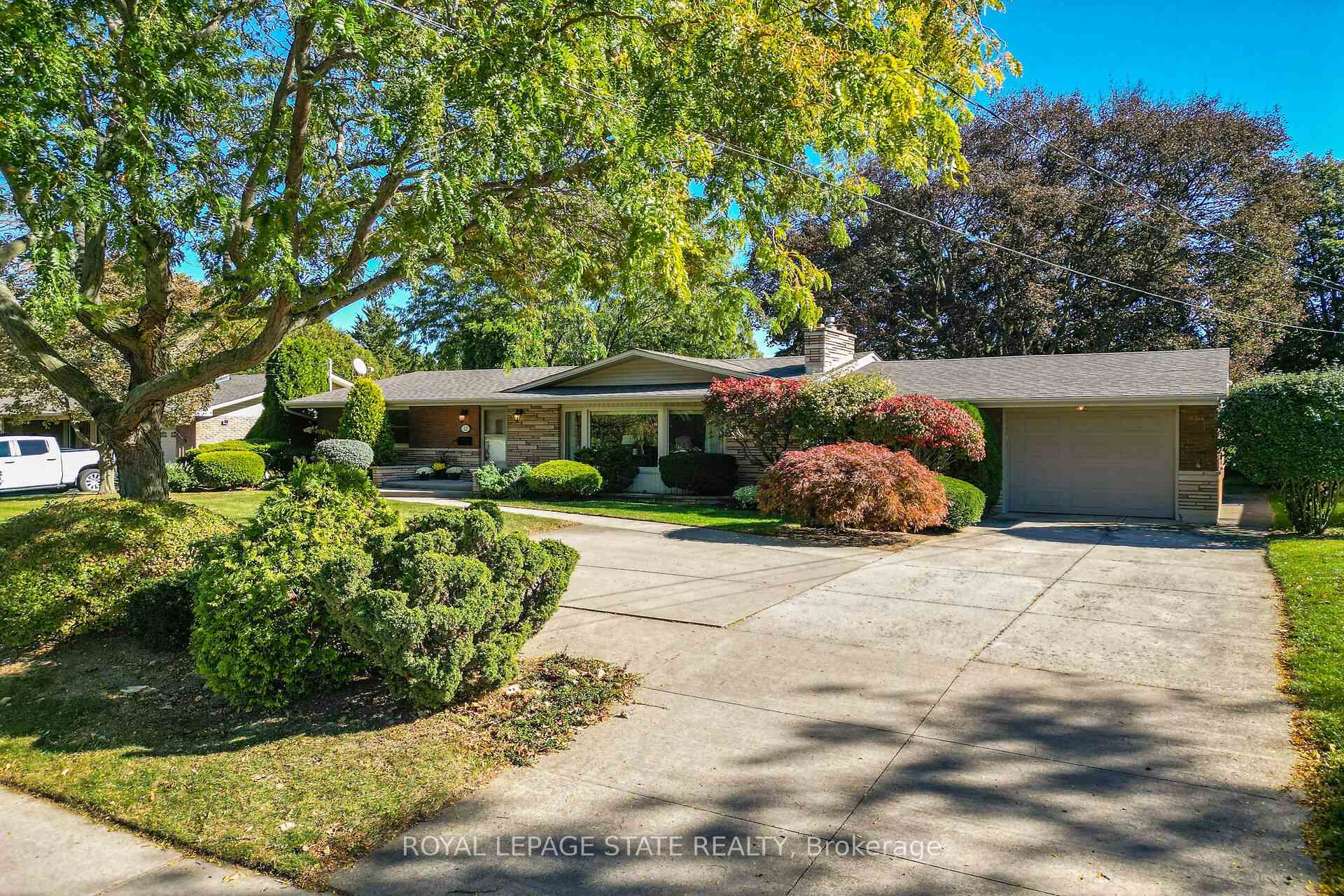 Photo 1 of 12 Baker Road N, Grimsby, Grimsby East — HOMEH