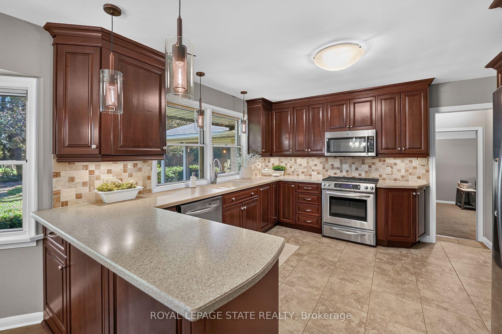 Photo 13 of 12 Baker Road N, Grimsby, Grimsby East — HOMEH