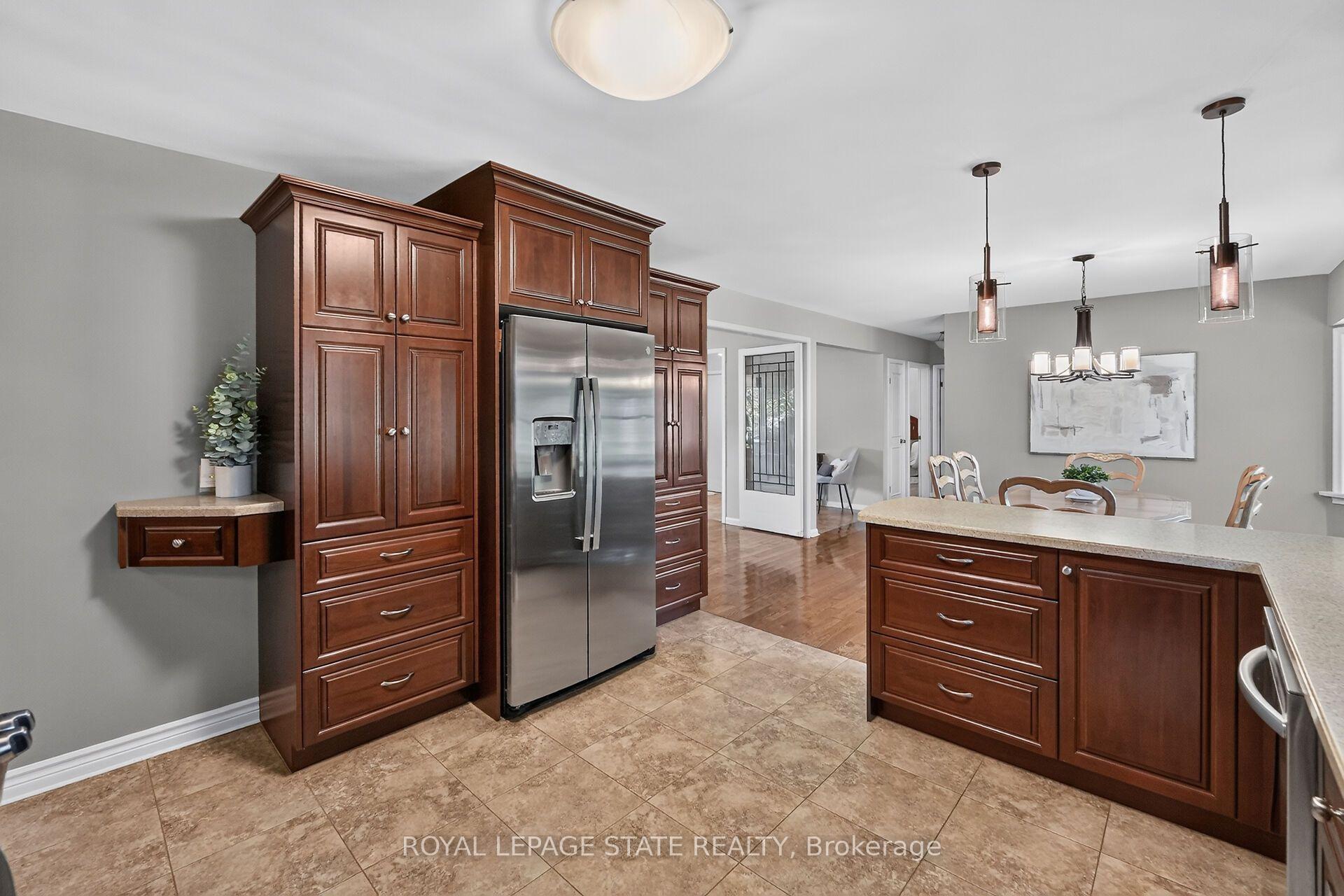 Photo 15 of 12 Baker Road N, Grimsby, Grimsby East — HOMEH