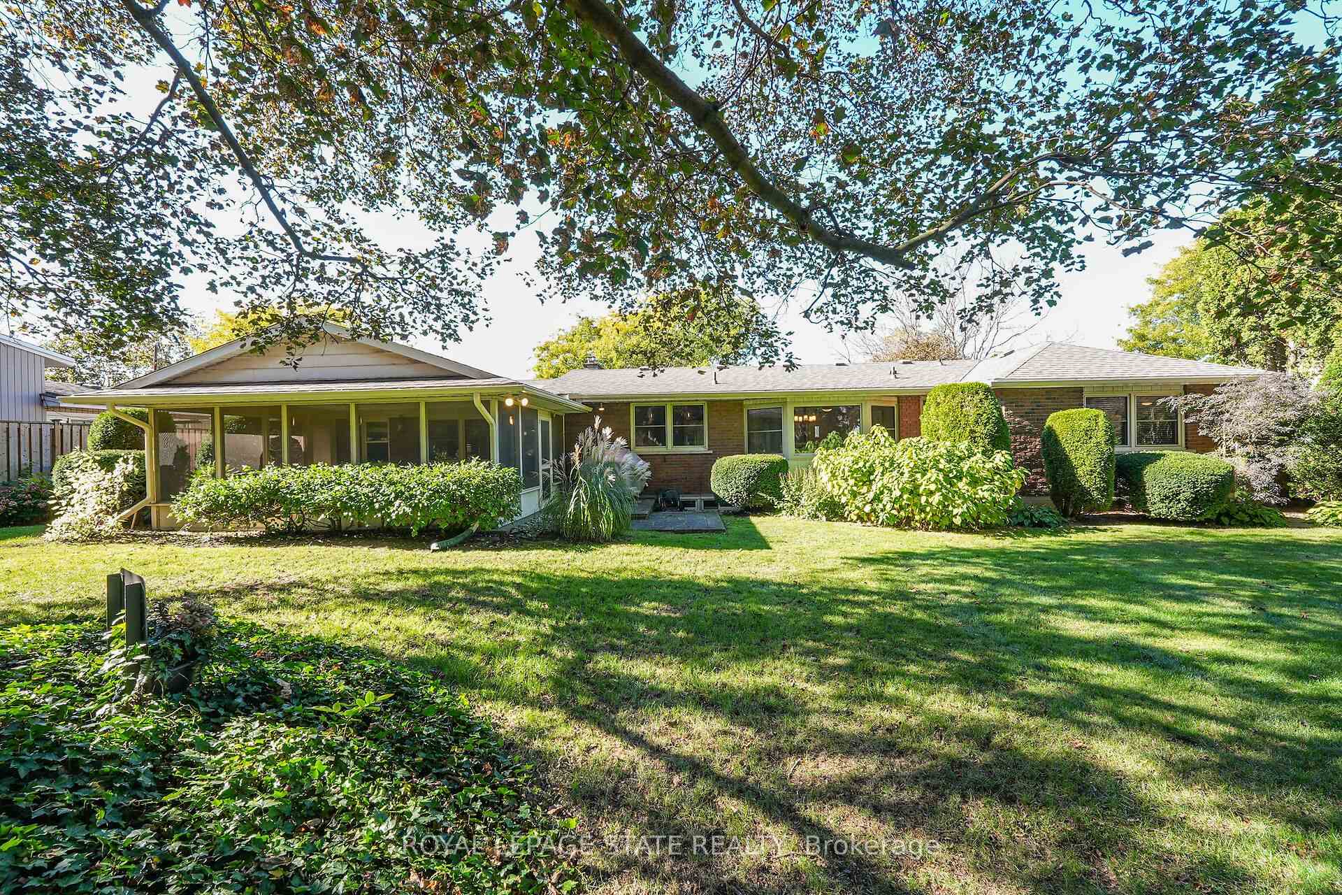 Photo 42 of 12 Baker Road N, Grimsby, Grimsby East — HOMEH