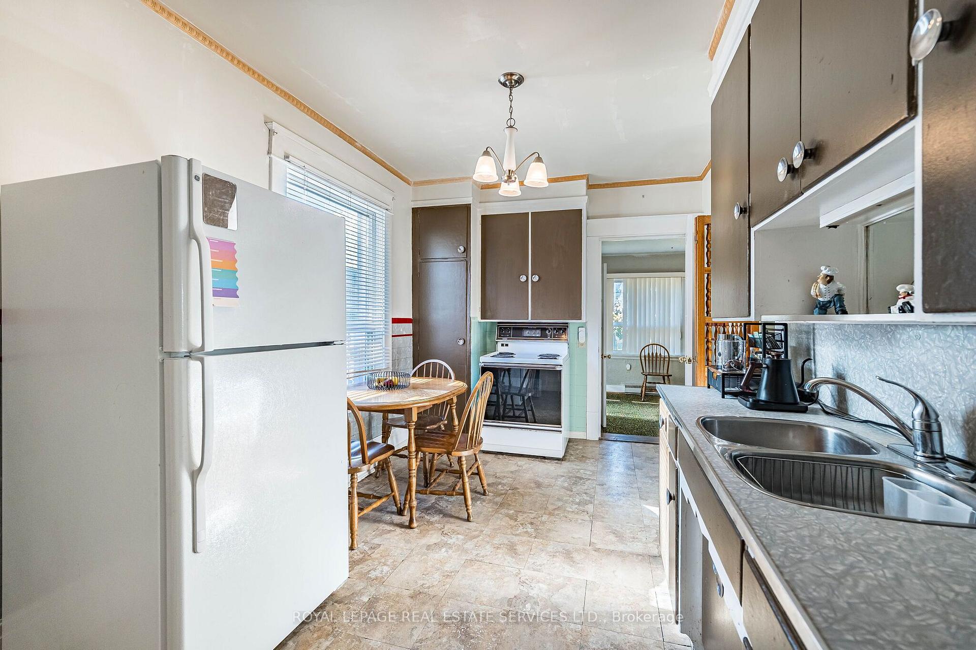 Photo 8 of 85 West Street, Brampton, Downtown Brampton — HOMEH