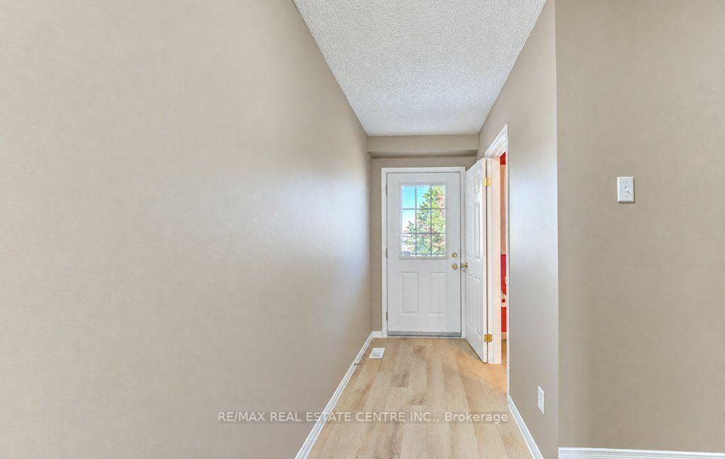 Photo 5 of 108 Periwinkle Street, Kitchener, Larentian West — HOMEH