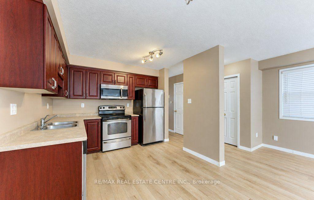 Photo 8 of 108 Periwinkle Street, Kitchener, Larentian West — HOMEH