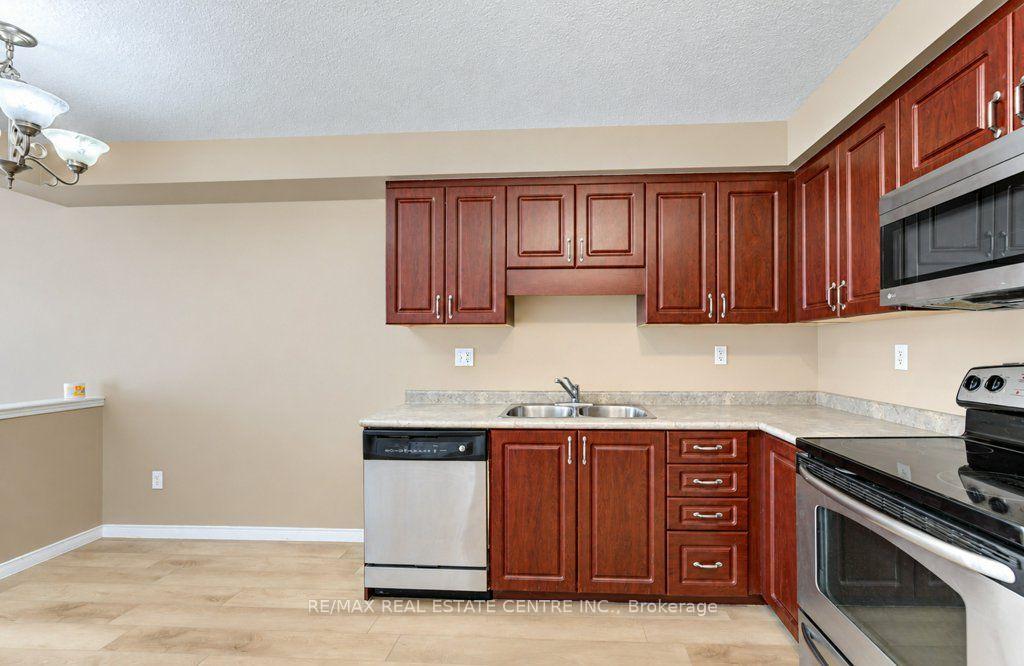 Photo 9 of 108 Periwinkle Street, Kitchener, Larentian West — HOMEH
