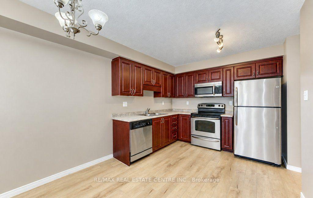 Photo 10 of 108 Periwinkle Street, Kitchener, Larentian West — HOMEH