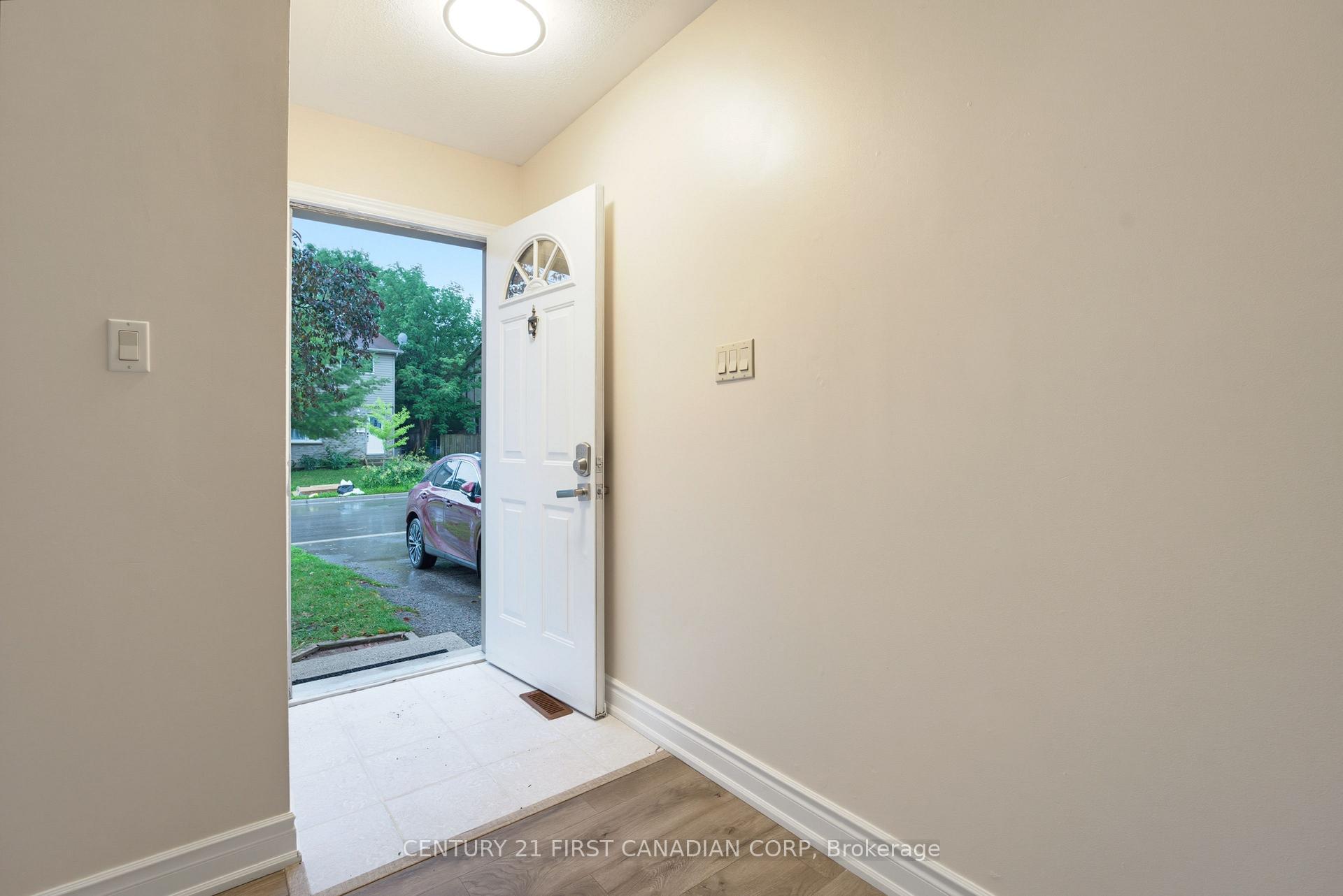 Photo 4 of 22 Denlaw Road, London, North I — HOMEH