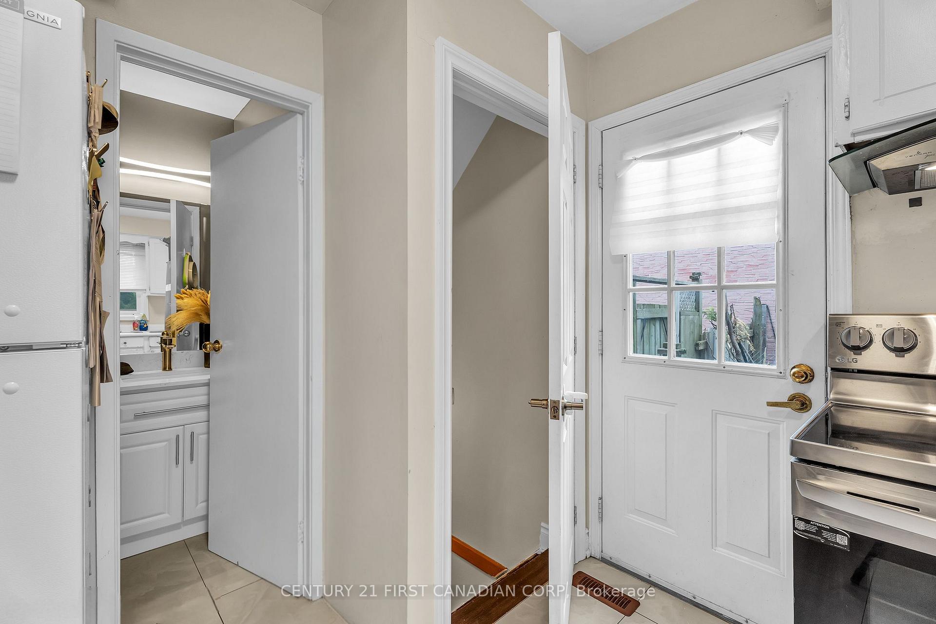 Photo 18 of 22 Denlaw Road, London, North I — HOMEH