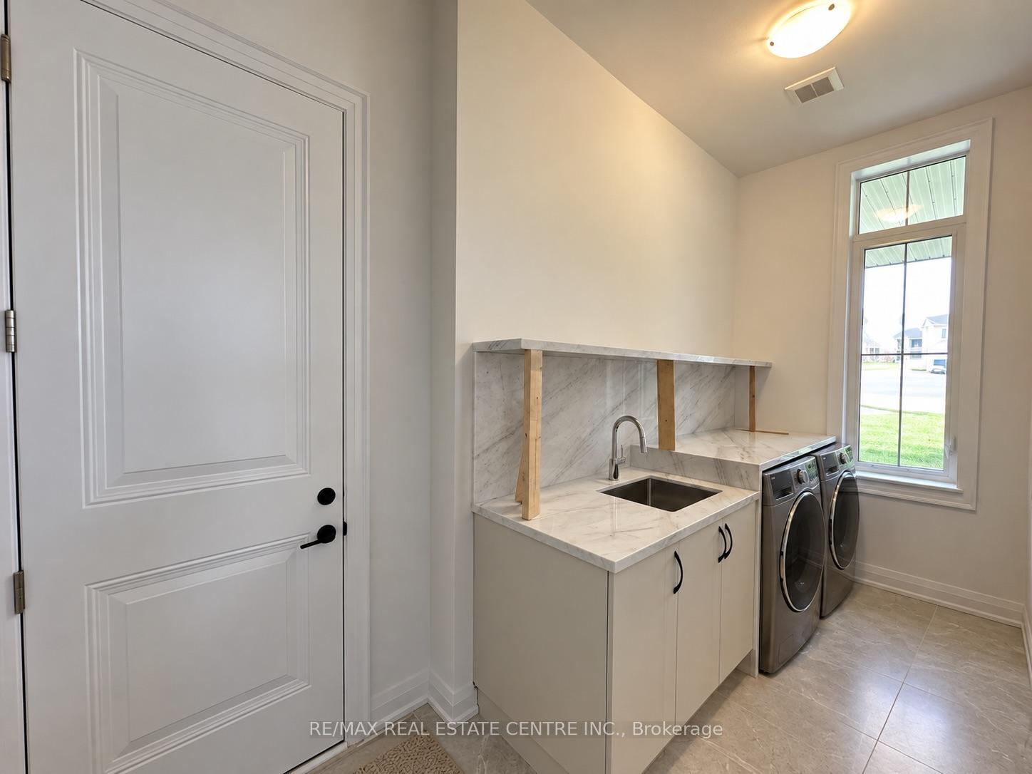 Photo 25 of 13 Vinnicombe Drive, Oro-Medonte, Rural Oro-Medonte — HOMEH