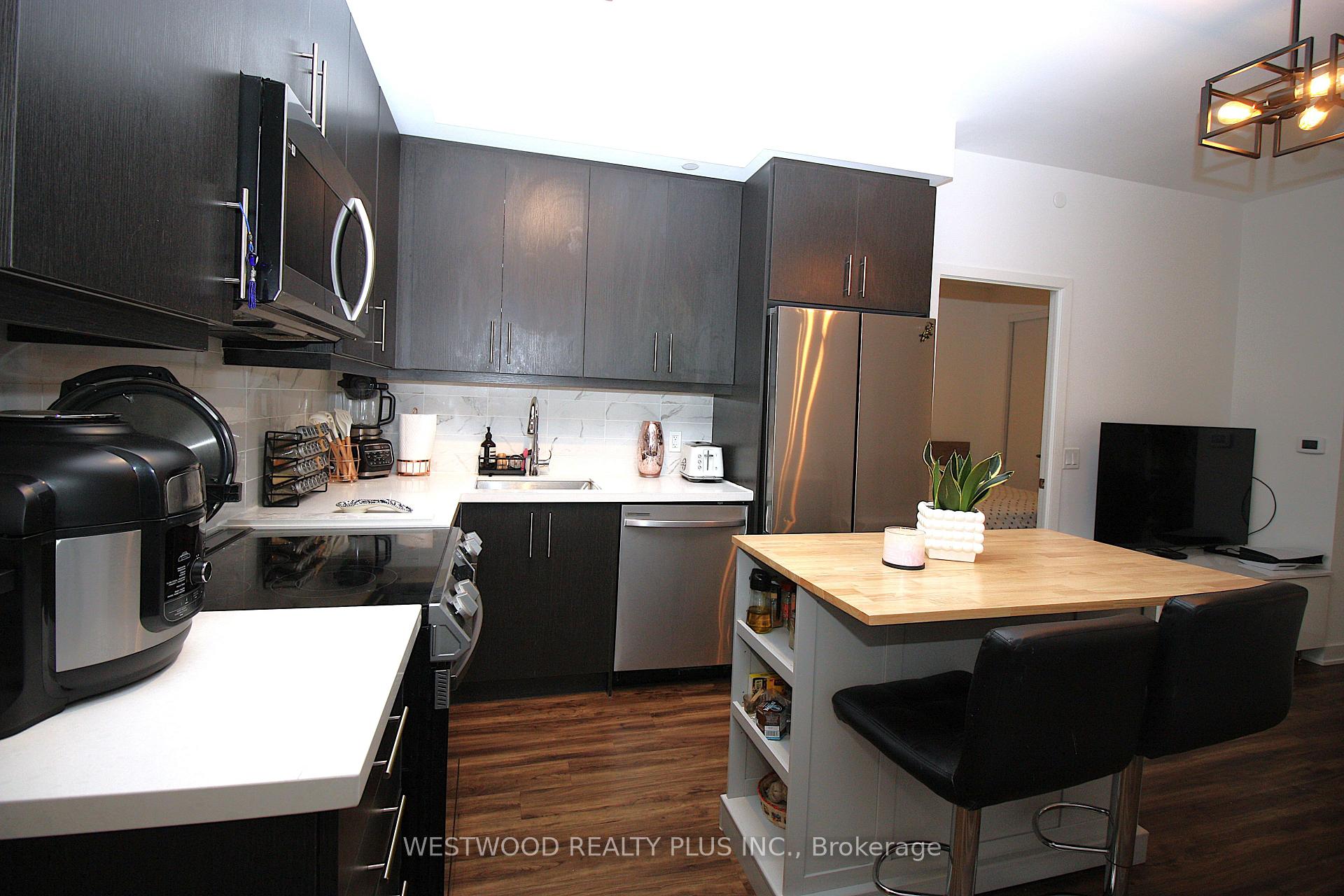 Photo 8 of Unit LPH04, 95 Oneida Crescent, Richmond Hill, Langstaff — HOMEH