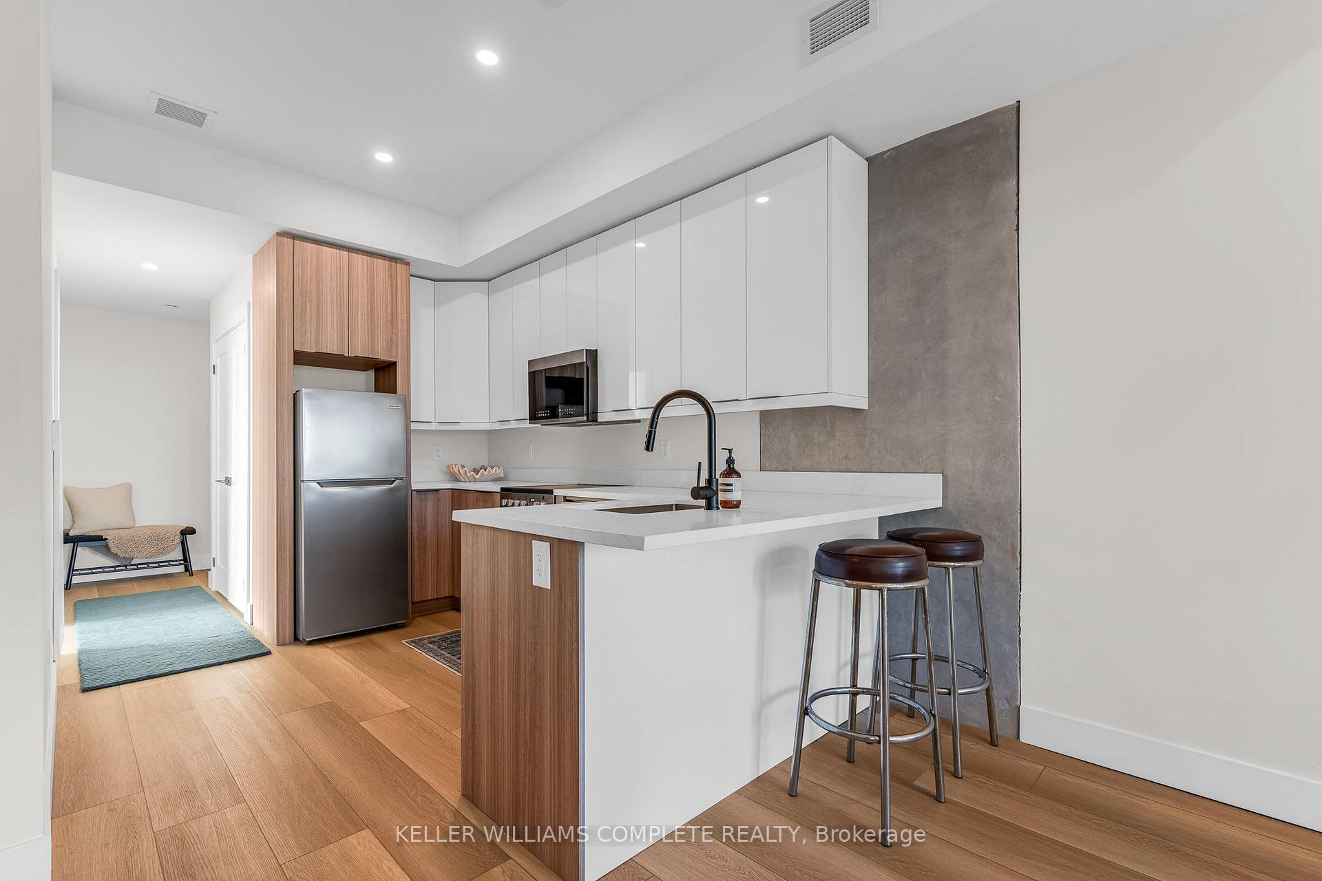 Photo 3 of Unit 804, 169 James Street S, Hamilton, Corktown — HOMEH