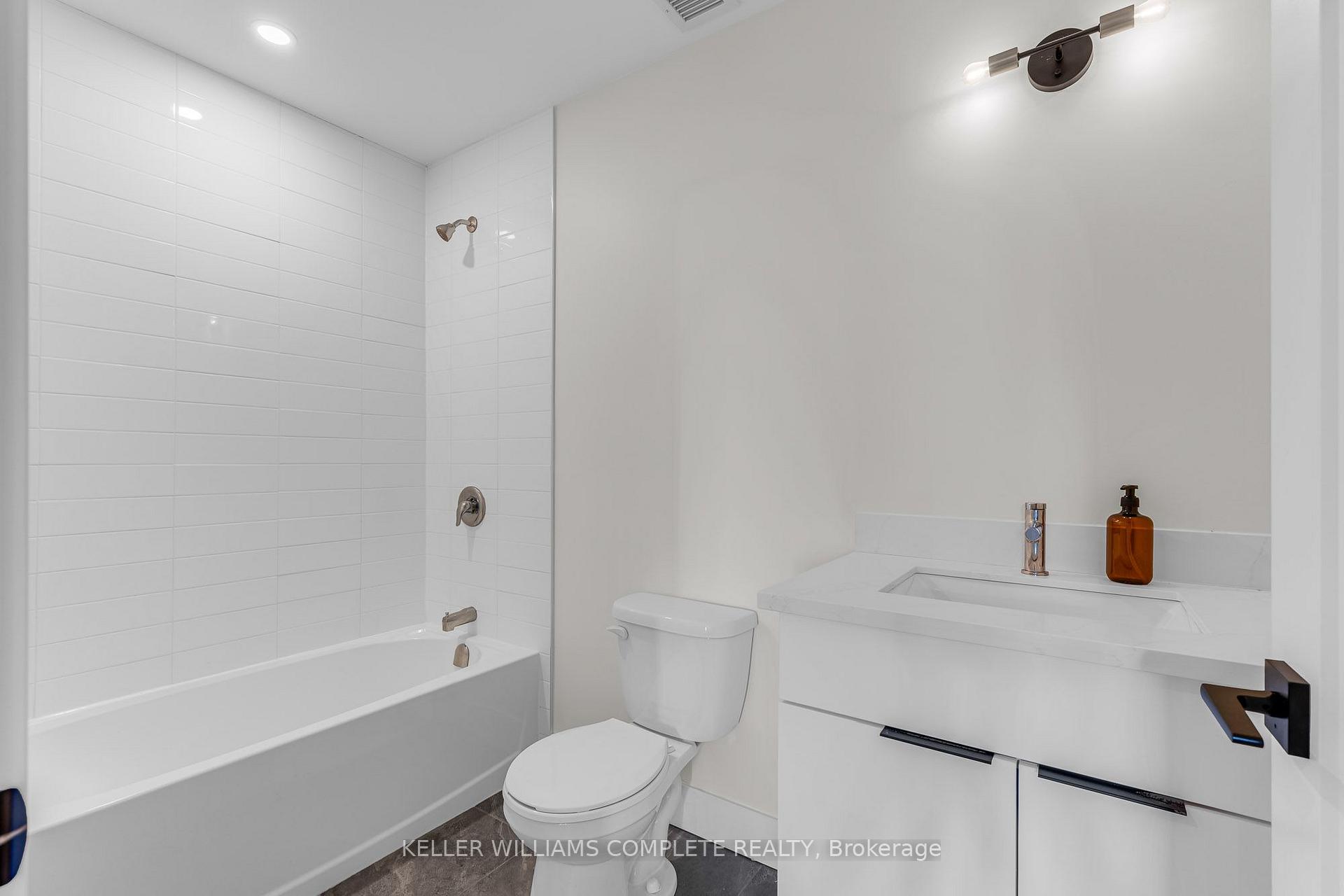 Photo 8 of Unit 804, 169 James Street S, Hamilton, Corktown — HOMEH