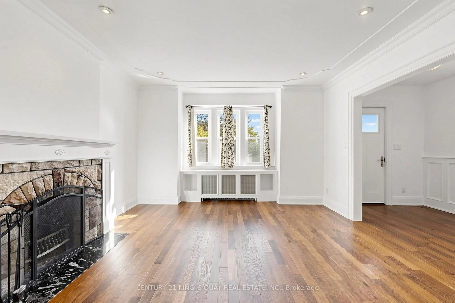 Photo 5 of 32 Crestview Drive, Toronto, Lawrence Park South — HOMEH