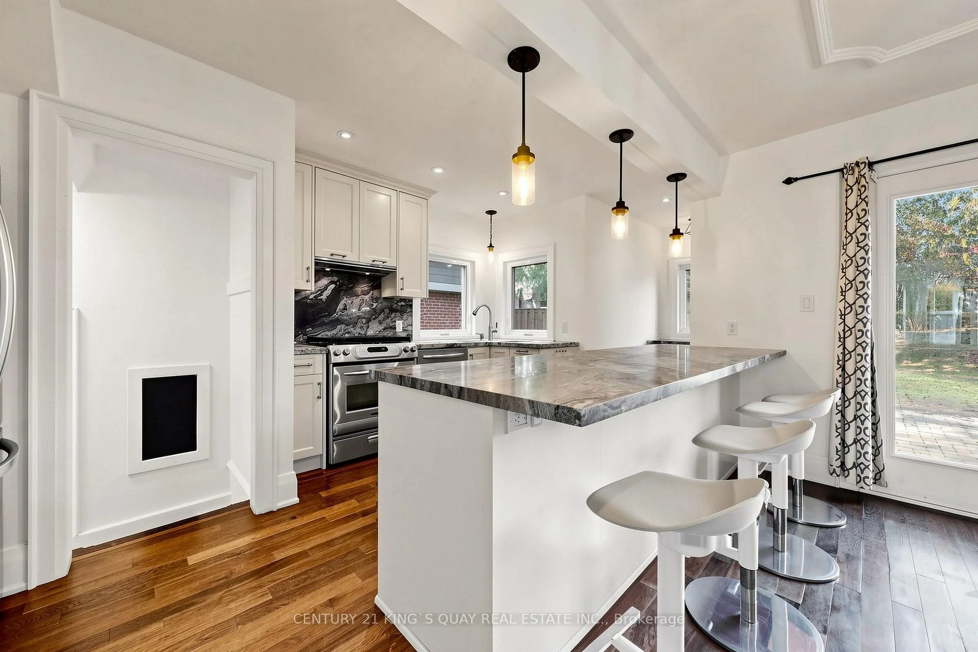 Photo 11 of 32 Crestview Drive, Toronto, Lawrence Park South — HOMEH