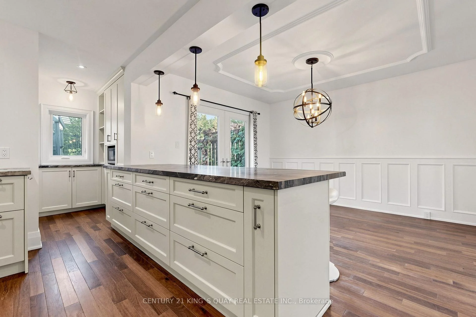 Photo 12 of 32 Crestview Drive, Toronto, Lawrence Park South — HOMEH