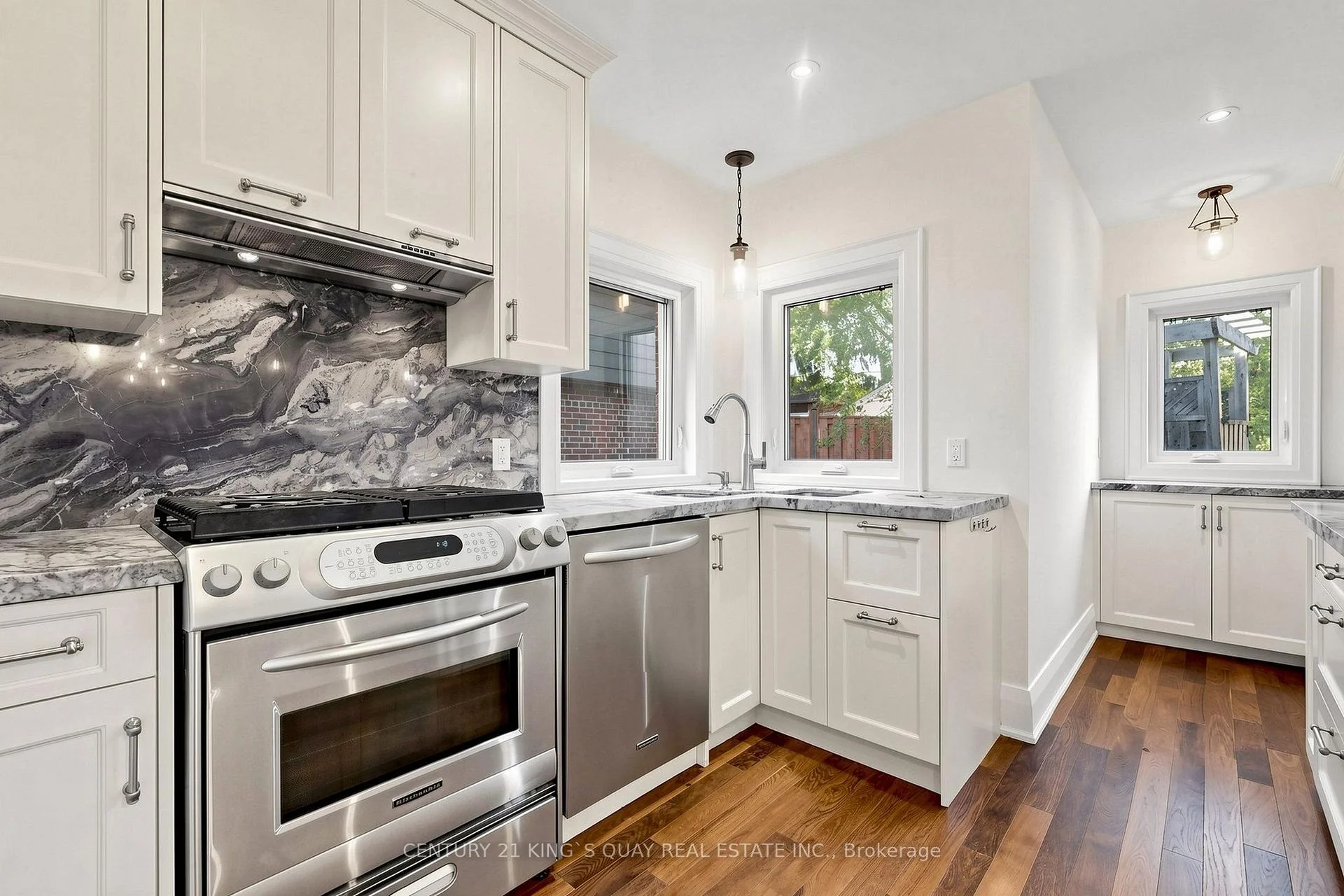 Photo 13 of 32 Crestview Drive, Toronto, Lawrence Park South — HOMEH