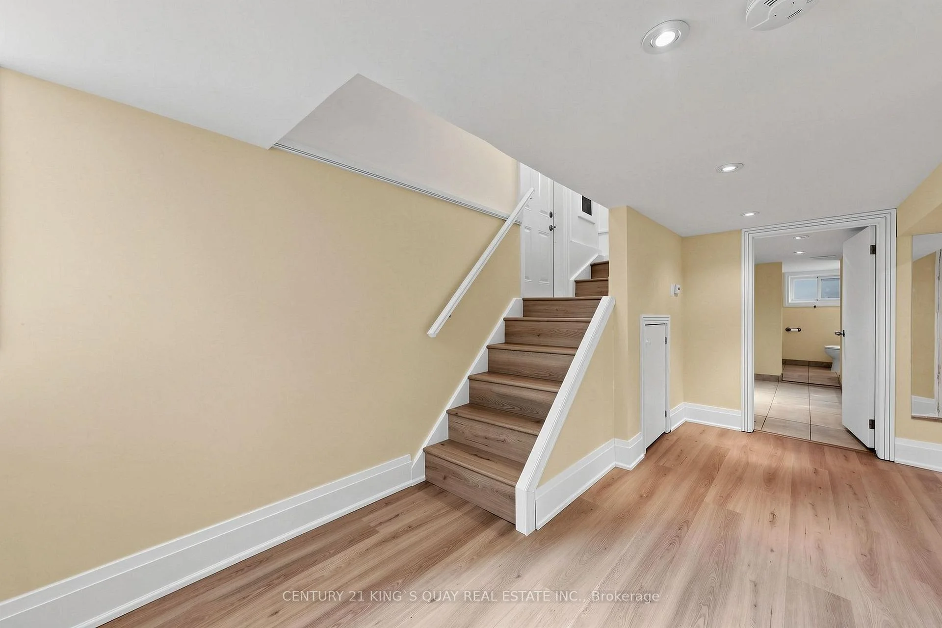 Photo 30 of 32 Crestview Drive, Toronto, Lawrence Park South — HOMEH